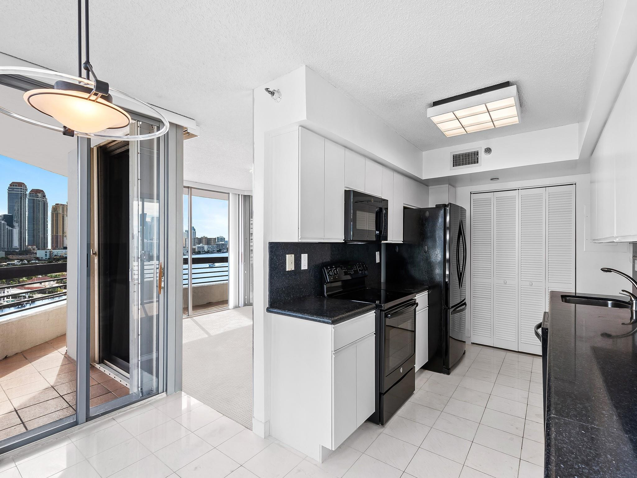 19101 Mystic Pointe Dr 1208