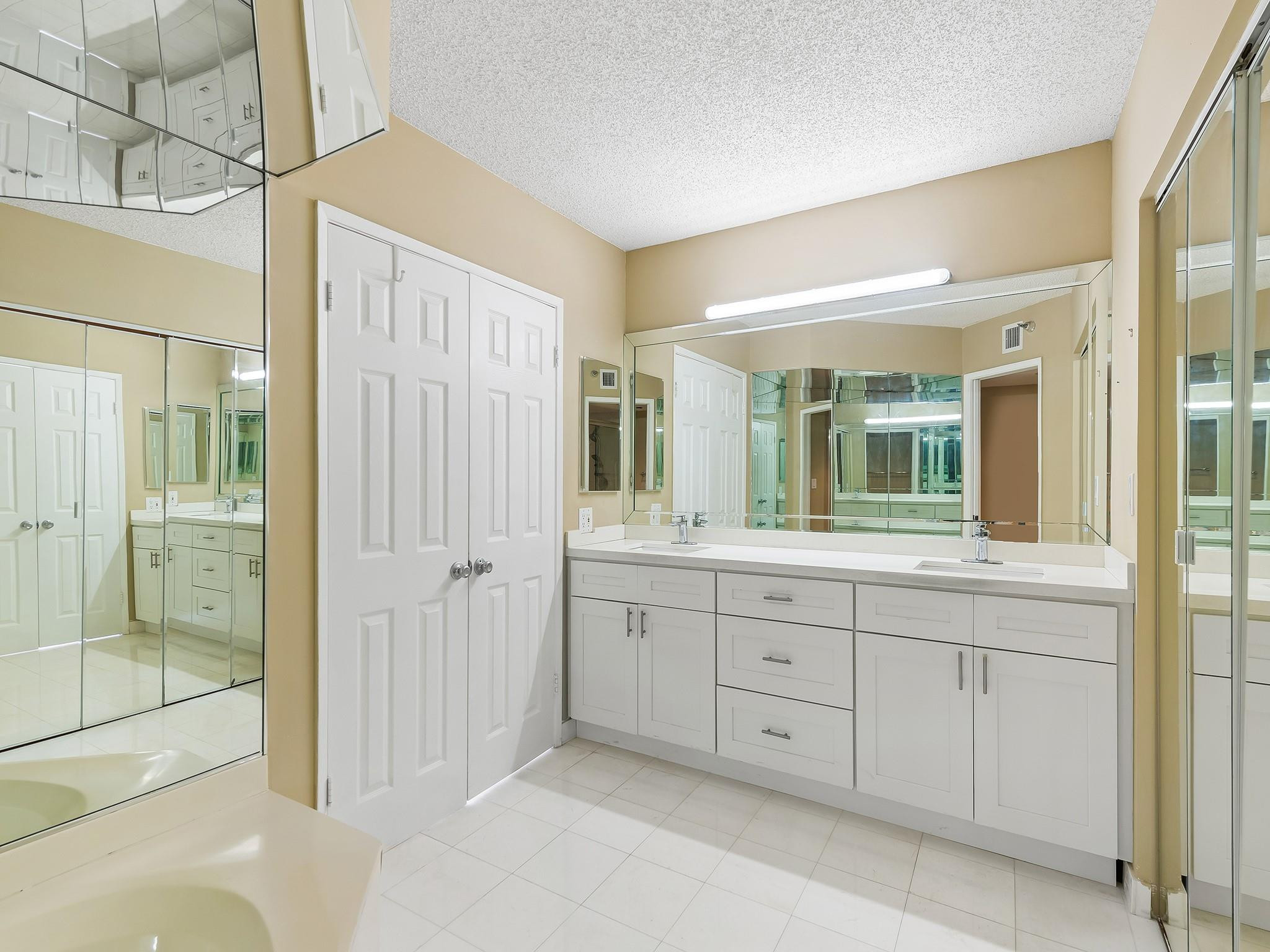 19101 Mystic Pointe Dr 1208