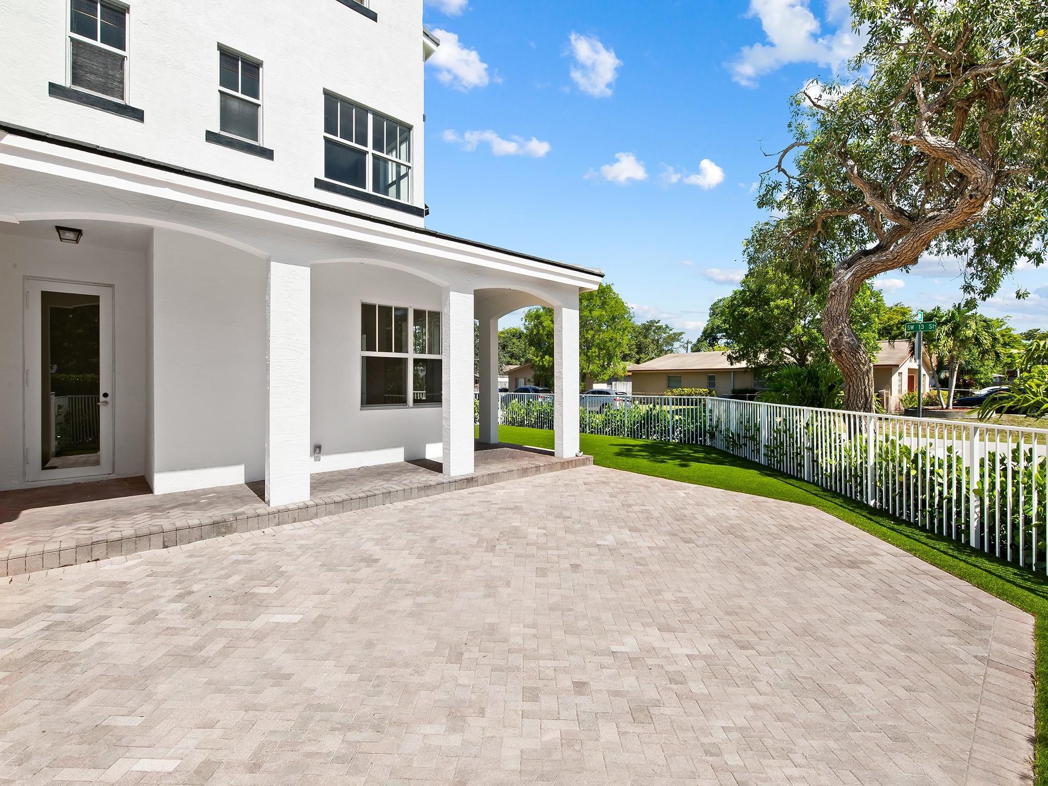 1301 SW 8th Ave 1301
