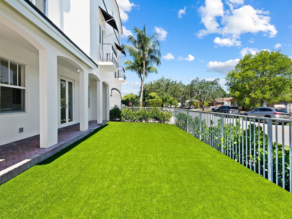 1301 SW 8th Ave 1301