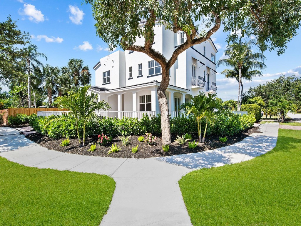 1301 SW 8th Ave 1301