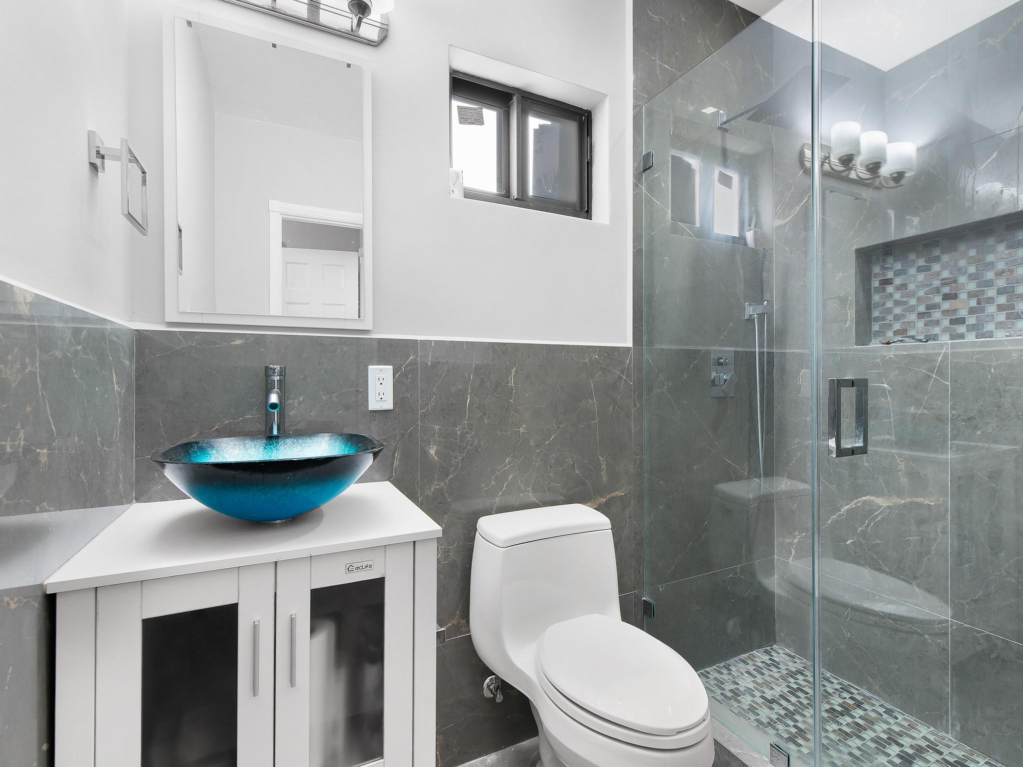 3304 Alhambra Cir