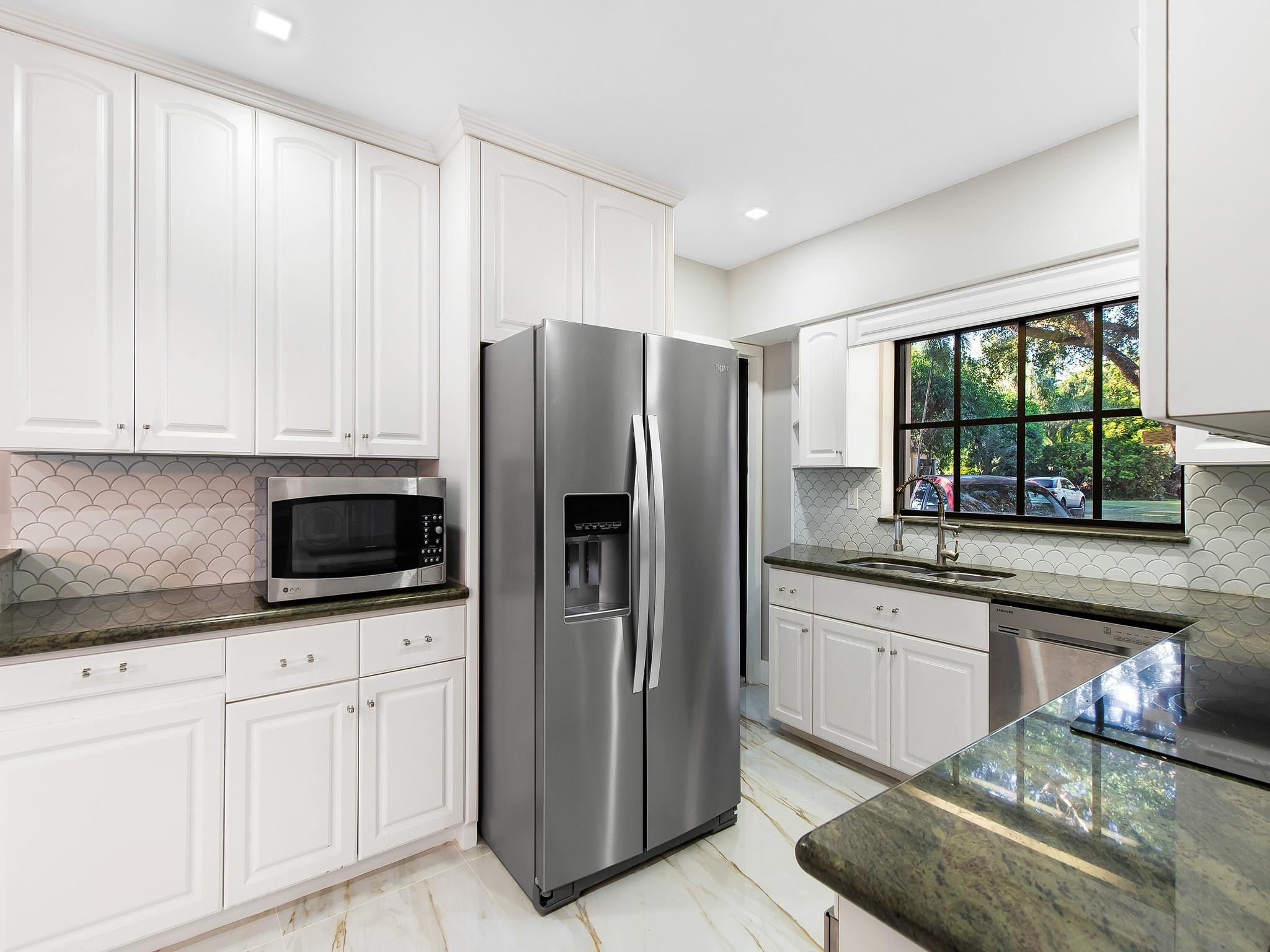3304 Alhambra Cir