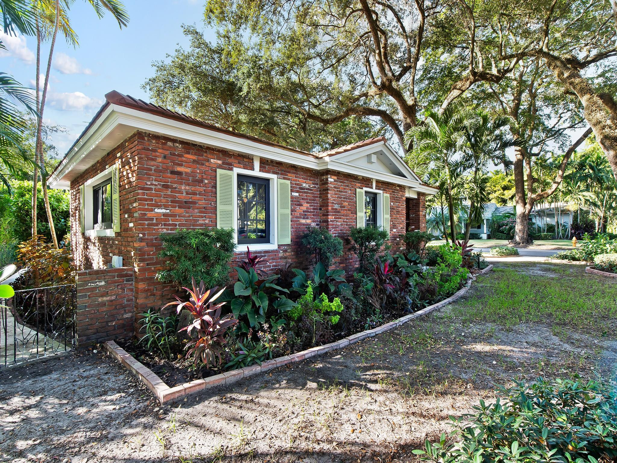 3304 Alhambra Cir