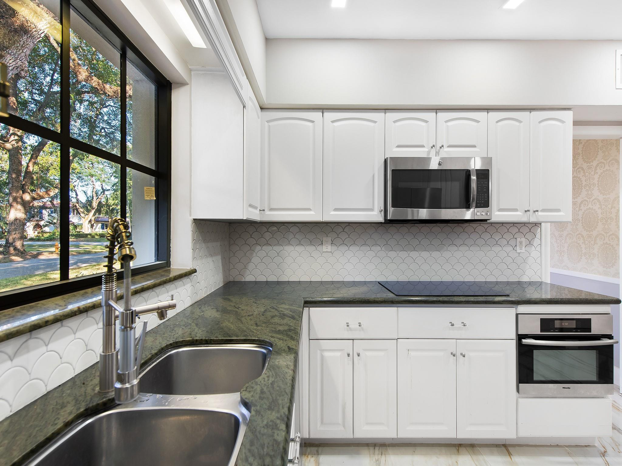 3304 Alhambra Cir