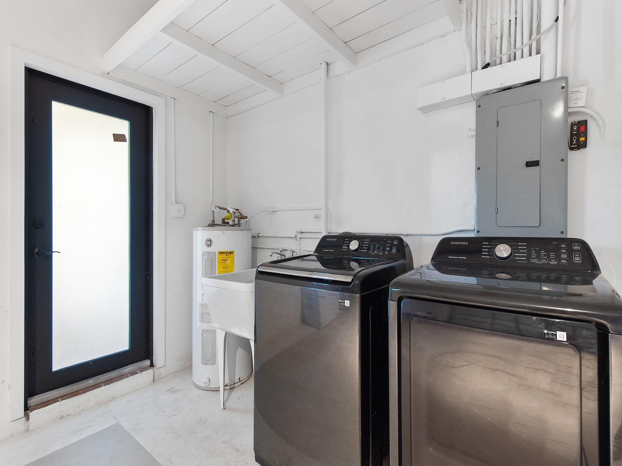 3304 Alhambra Cir