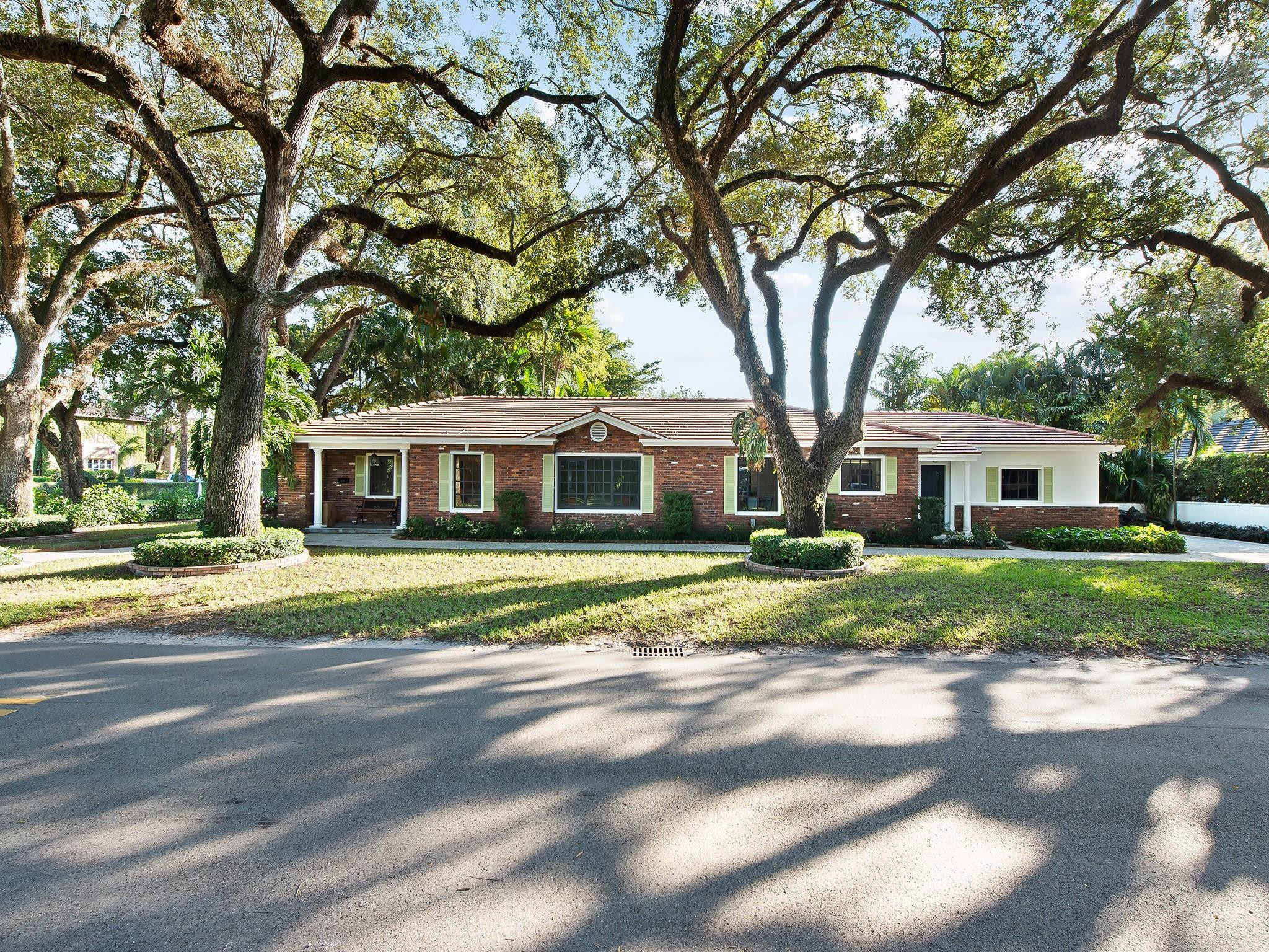 3304 Alhambra Cir