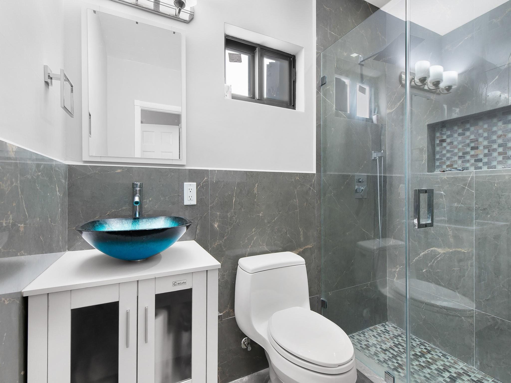 3304 Alhambra Cir