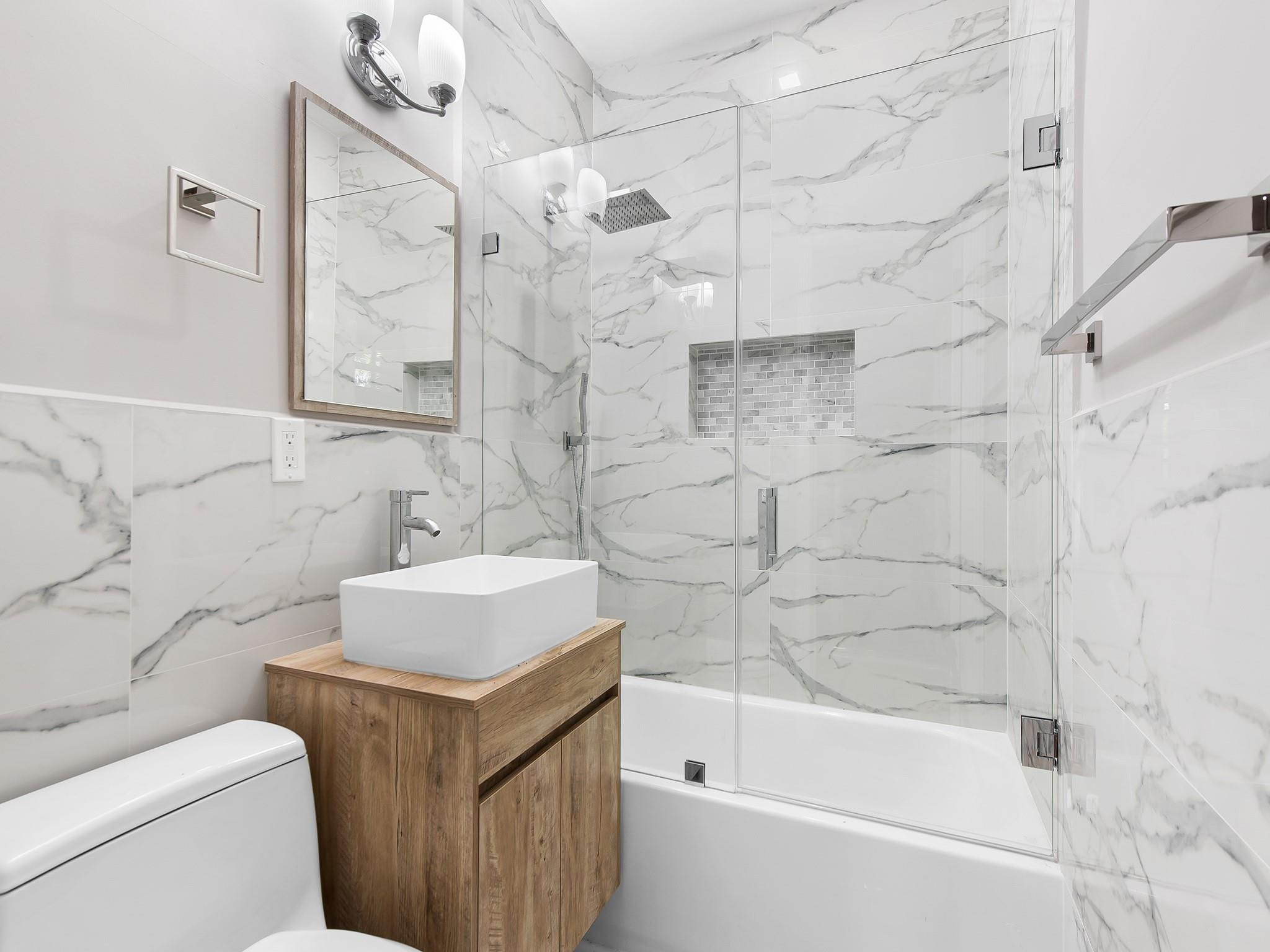 3304 Alhambra Cir