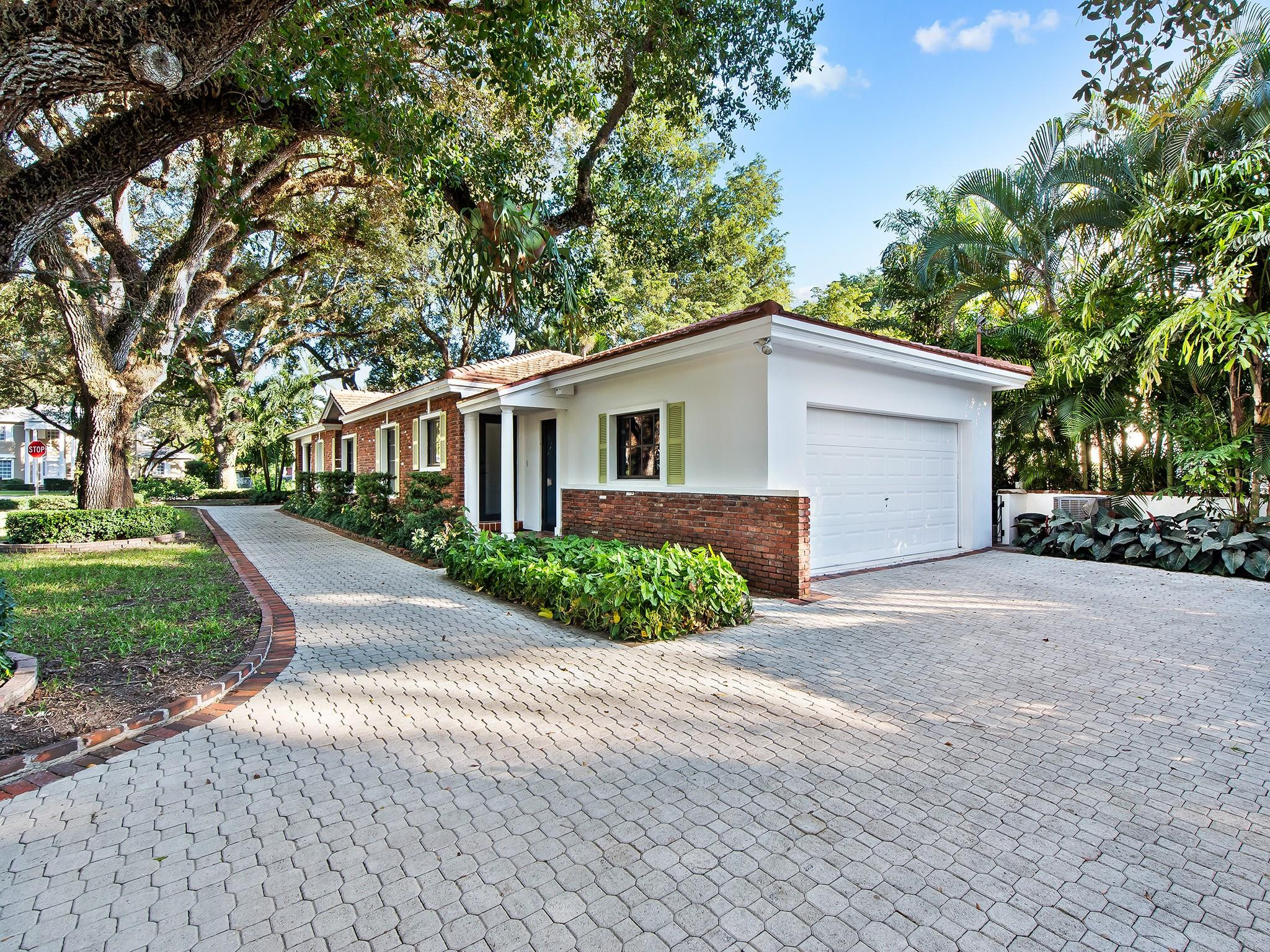 3304 Alhambra Cir
