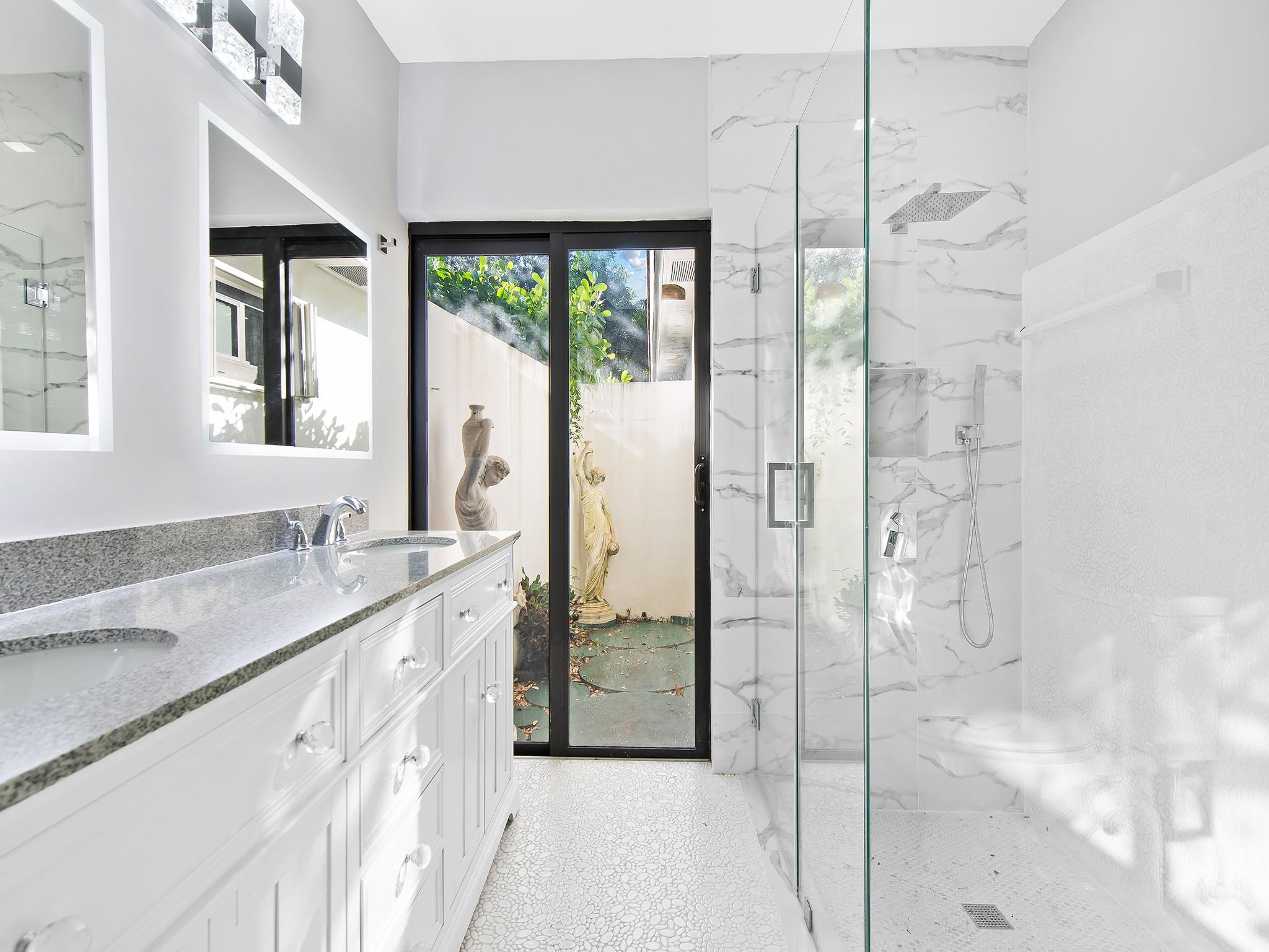 3304 Alhambra Cir