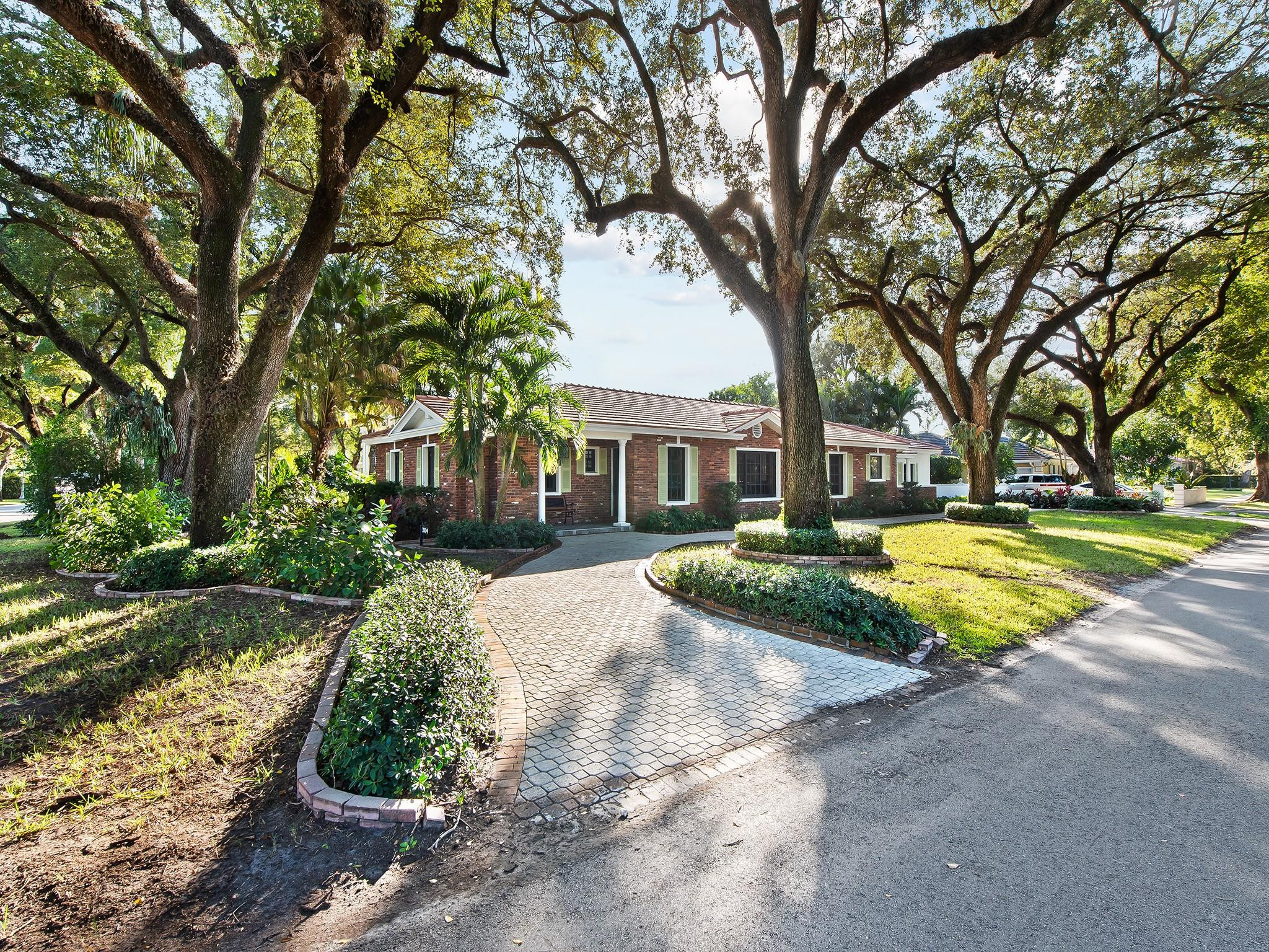 3304 Alhambra Cir