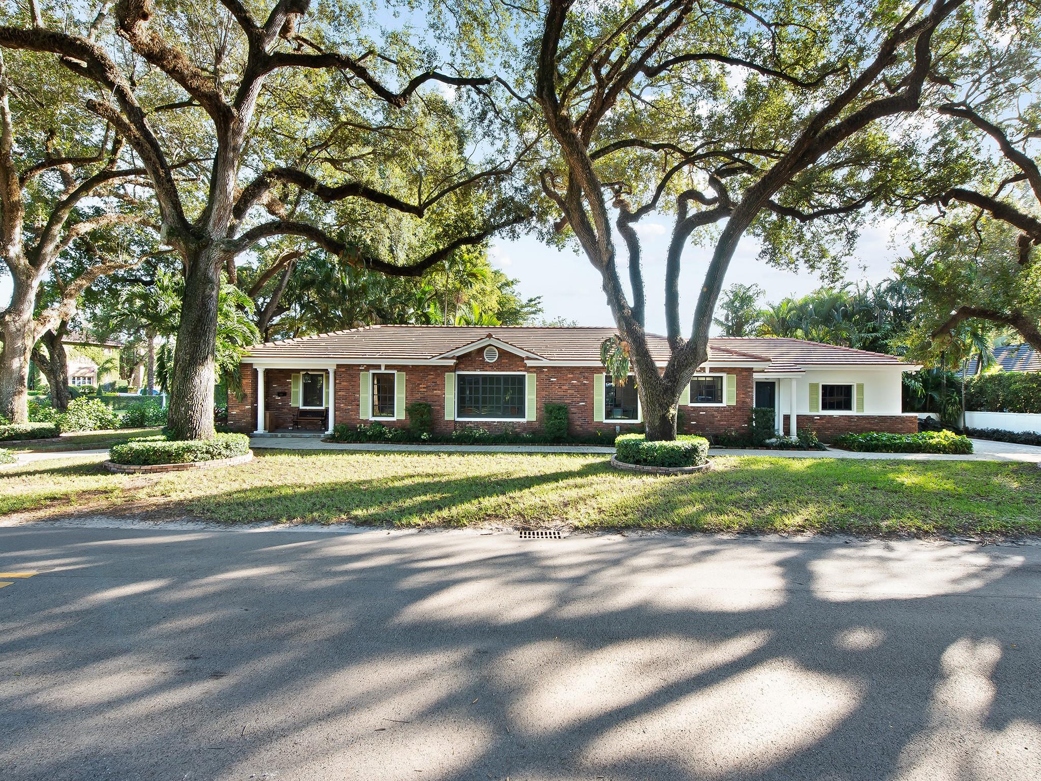 3304 Alhambra Cir