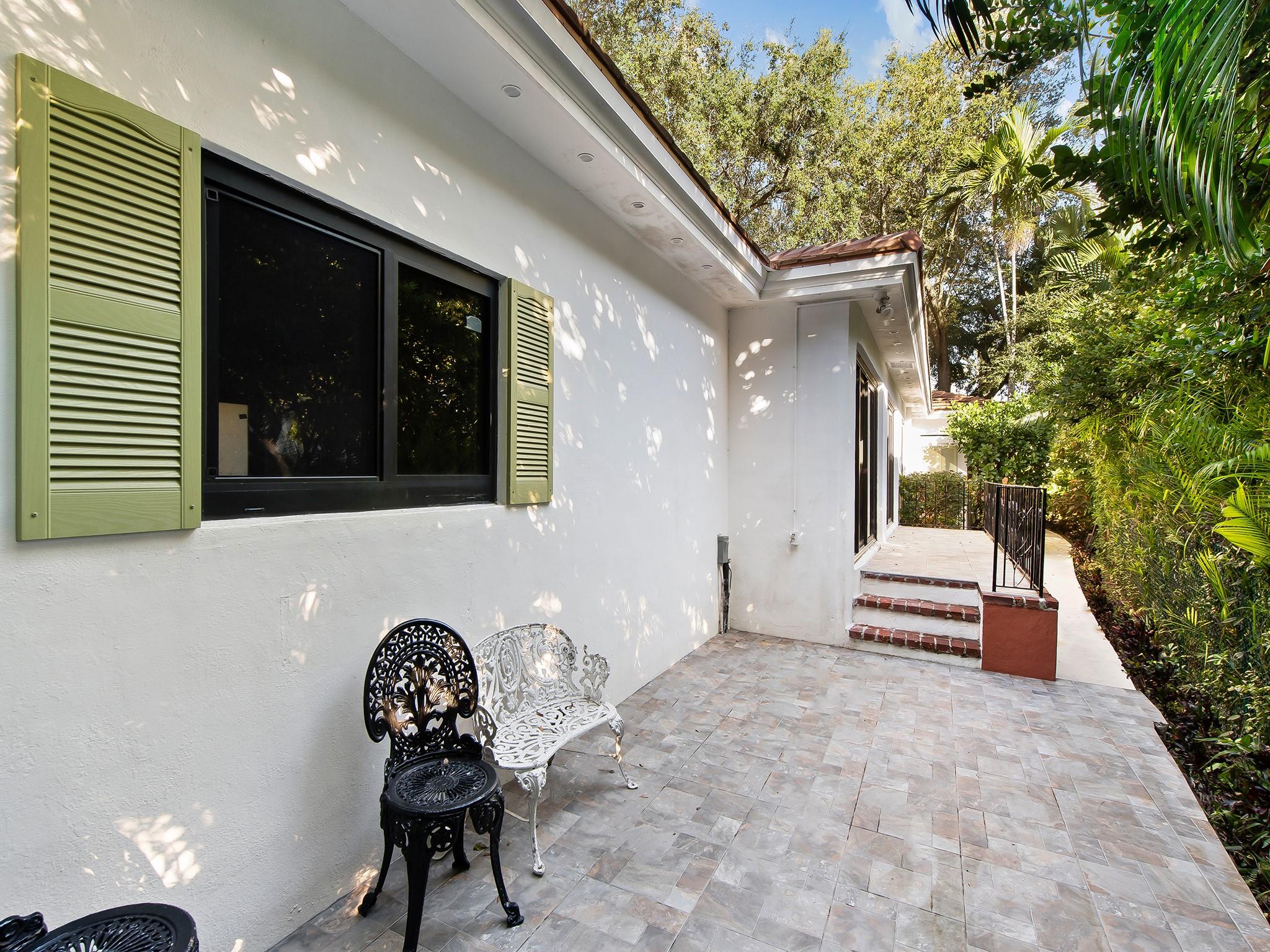 3304 Alhambra Cir