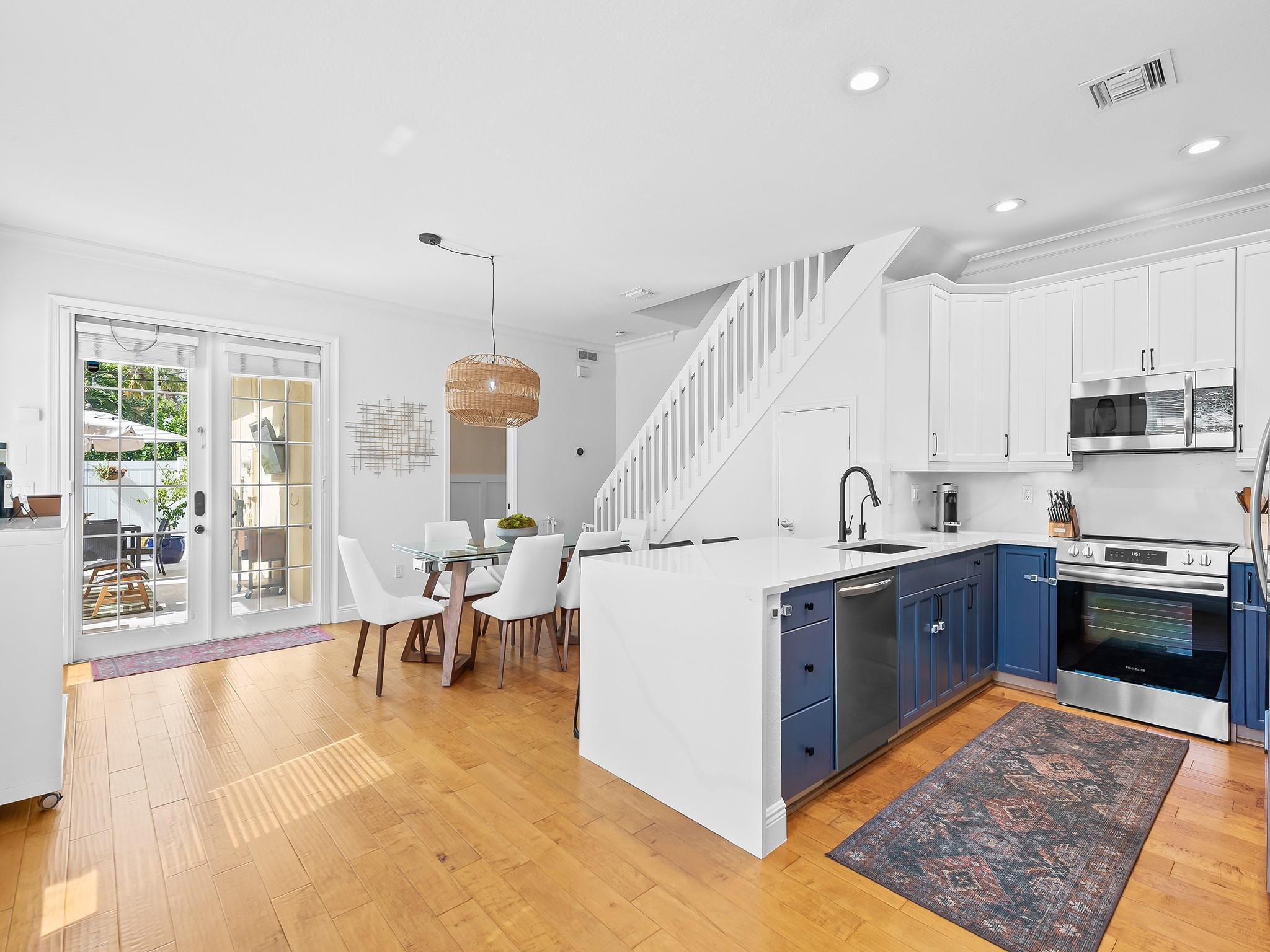 609 SW 5th Ave
