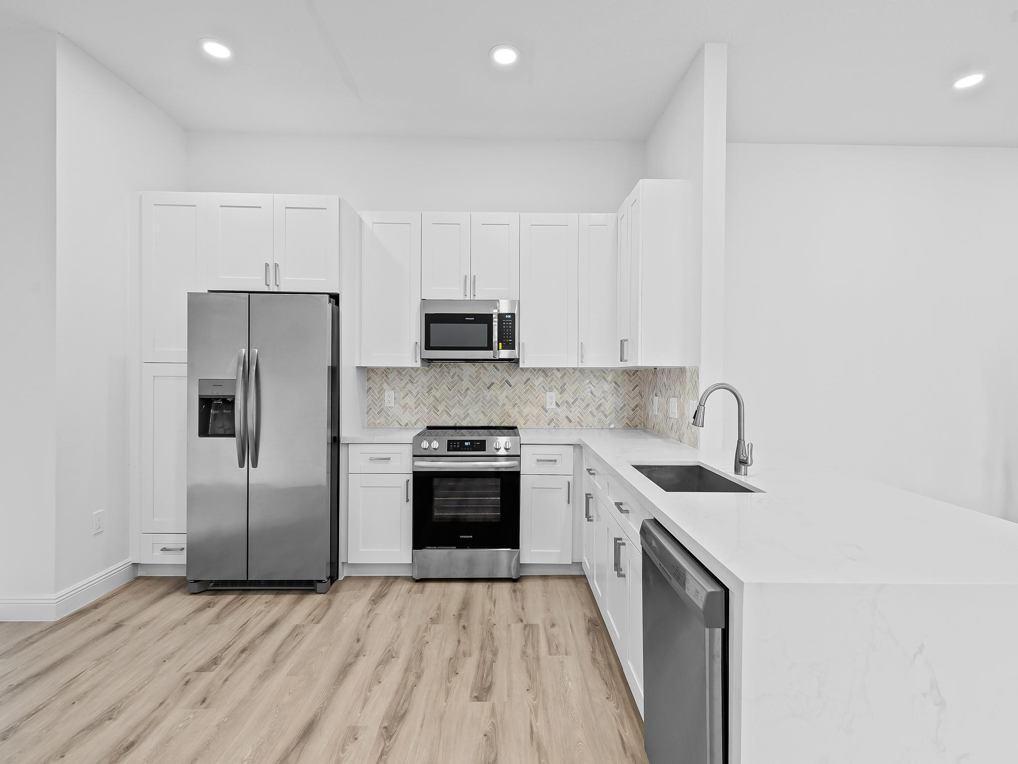 506 SE 7th St 301