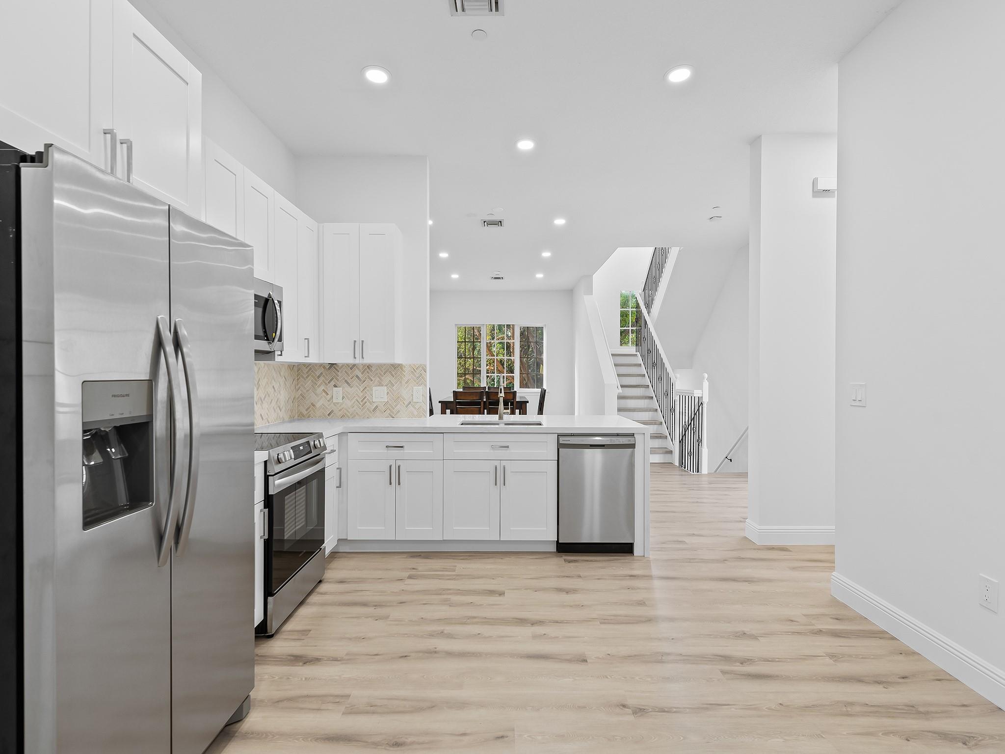 506 SE 7th St 301