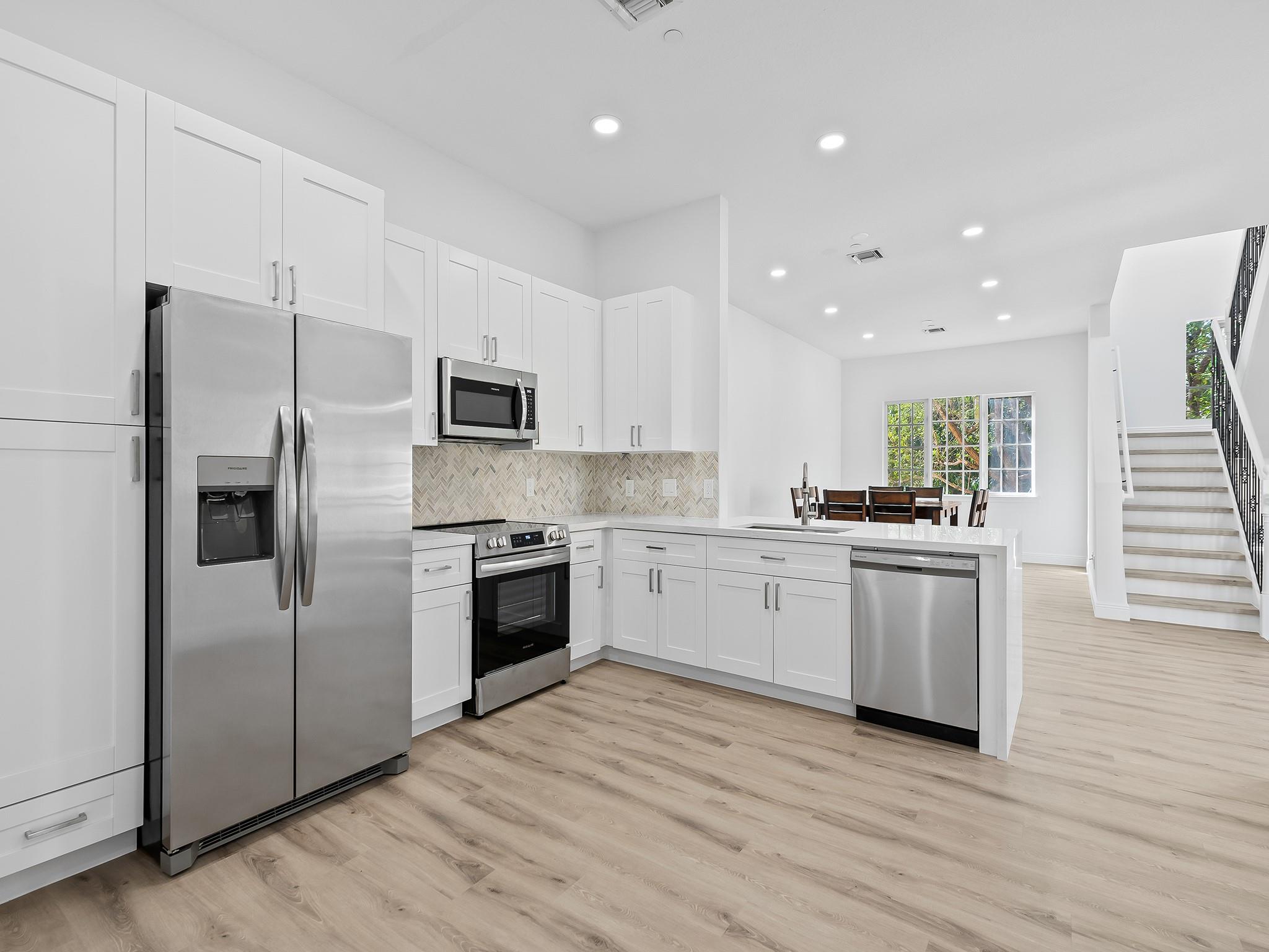 506 SE 7th St 301