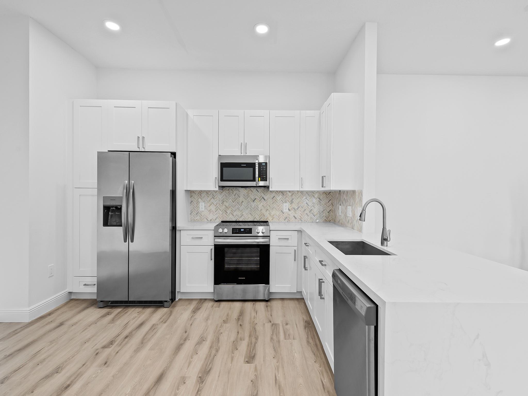 506 SE 7th St 301