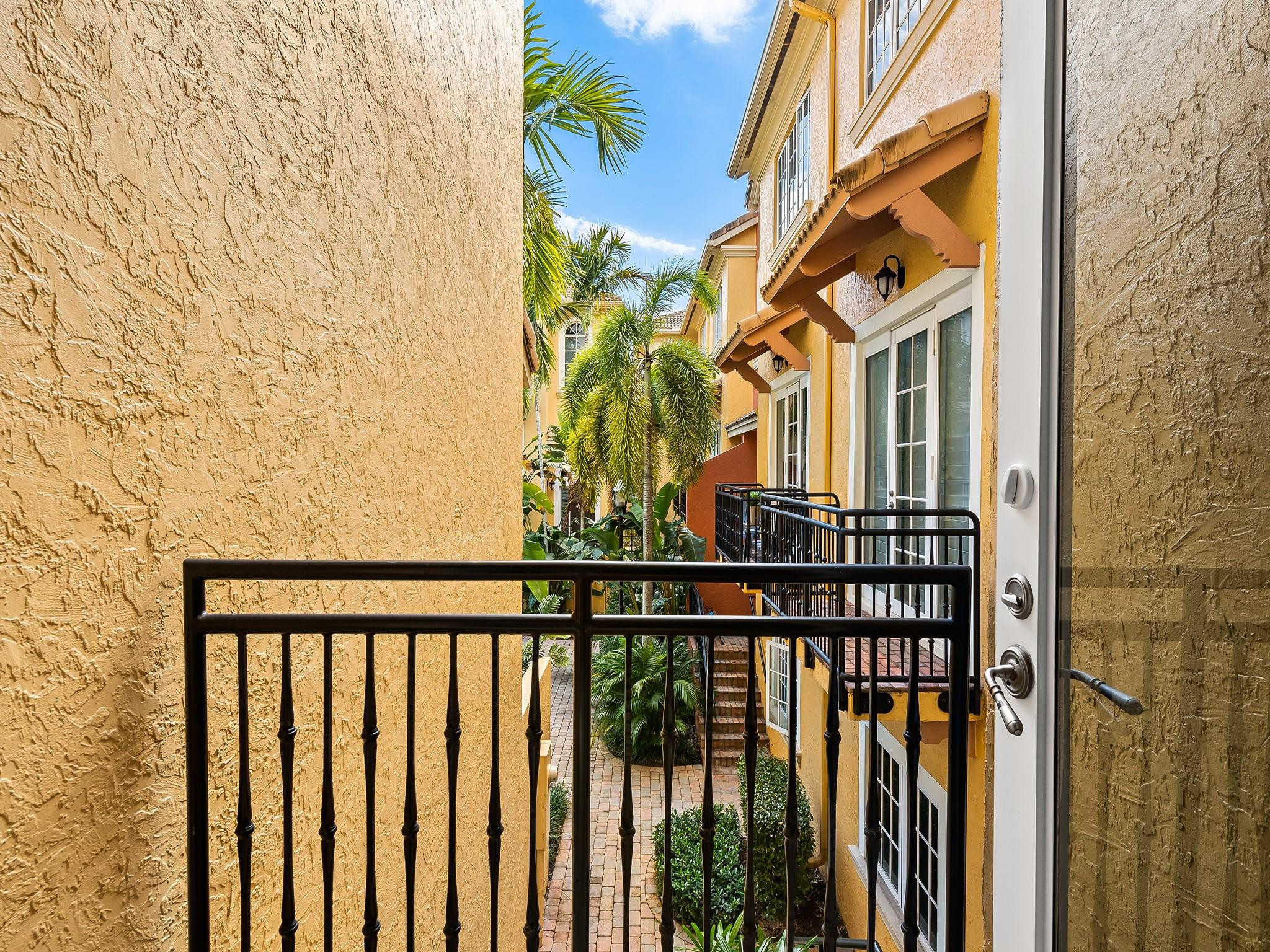 506 SE 7th St 301