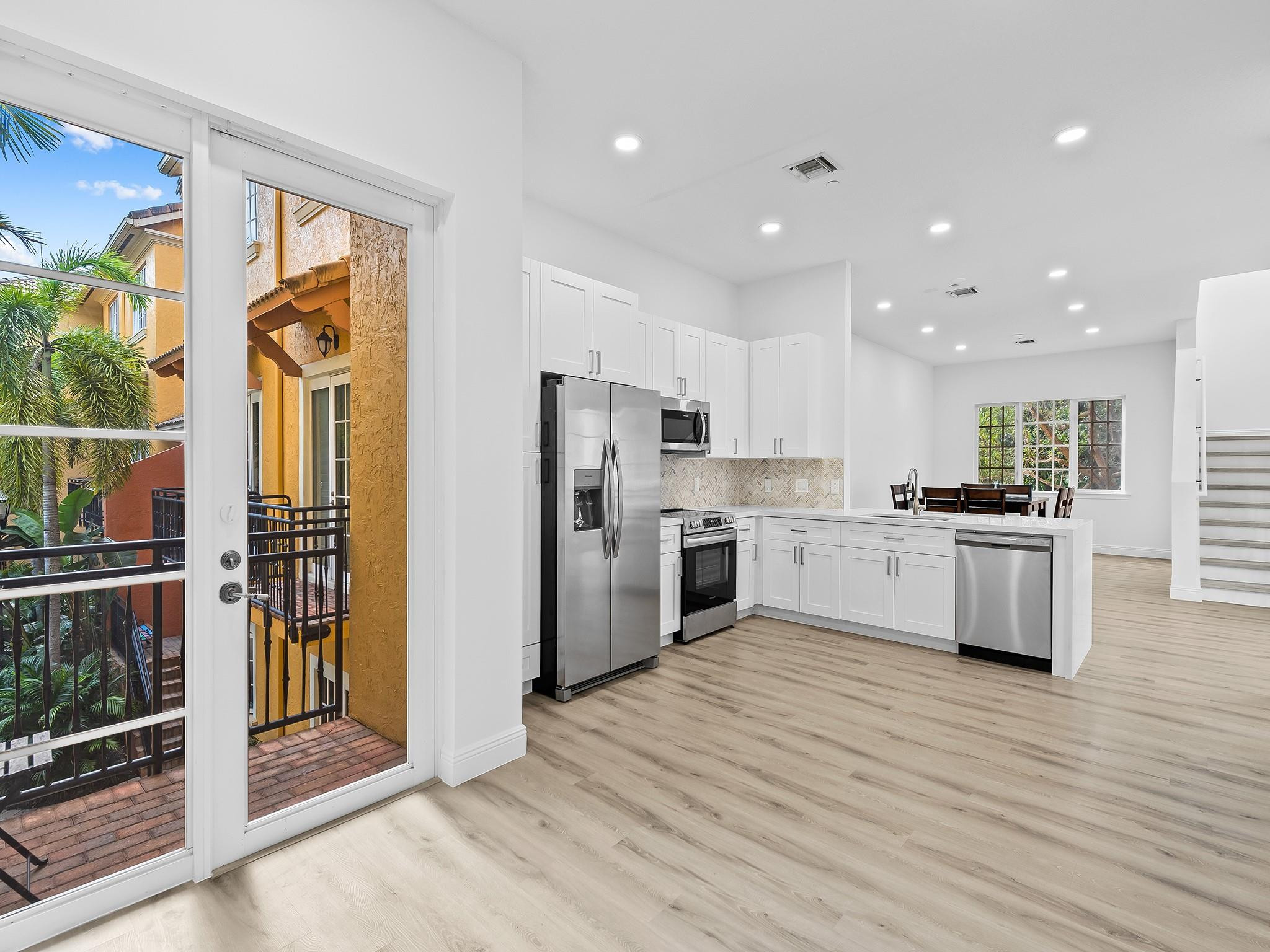 506 SE 7th St 301