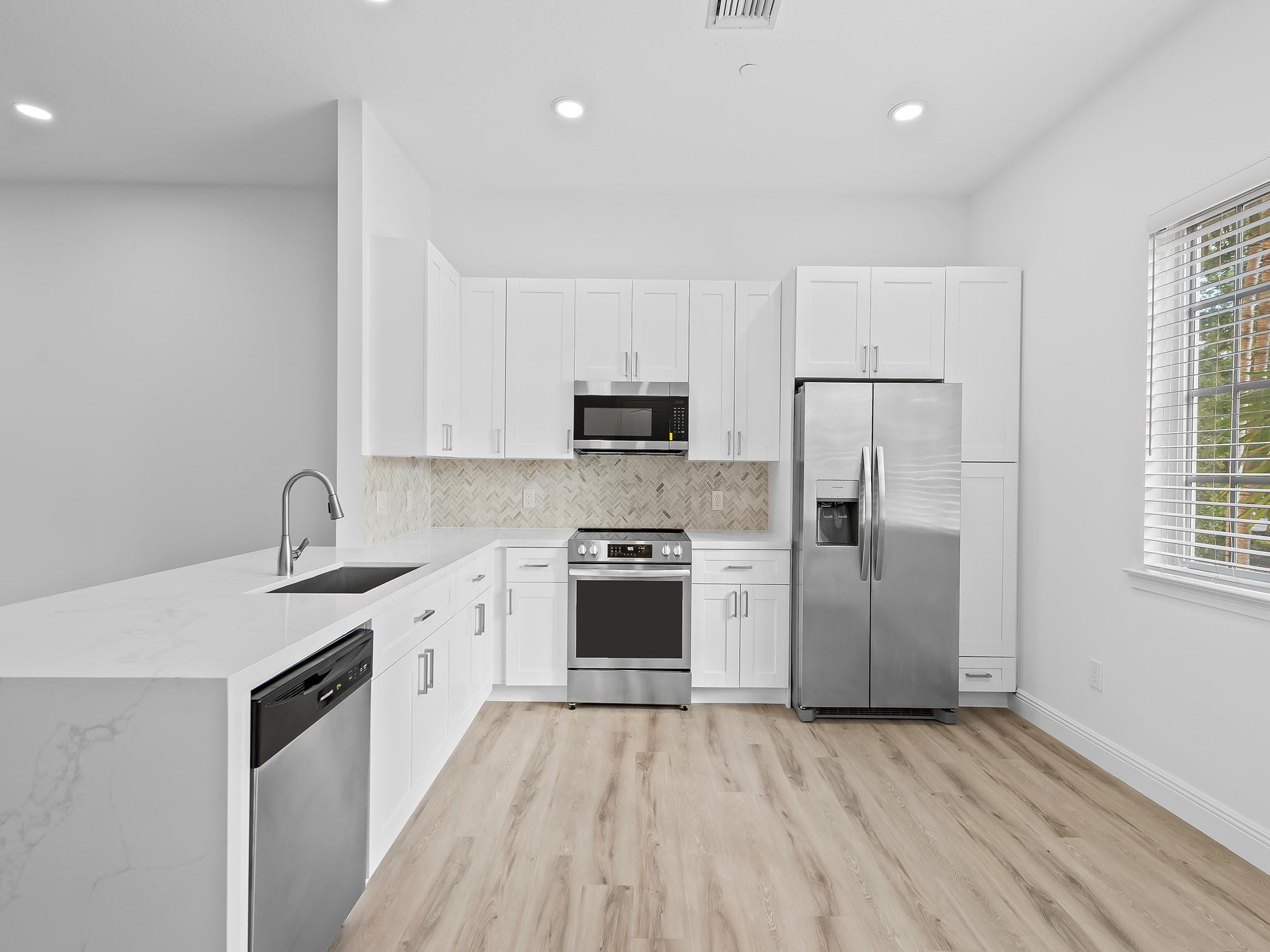 510 SE 7th St 403