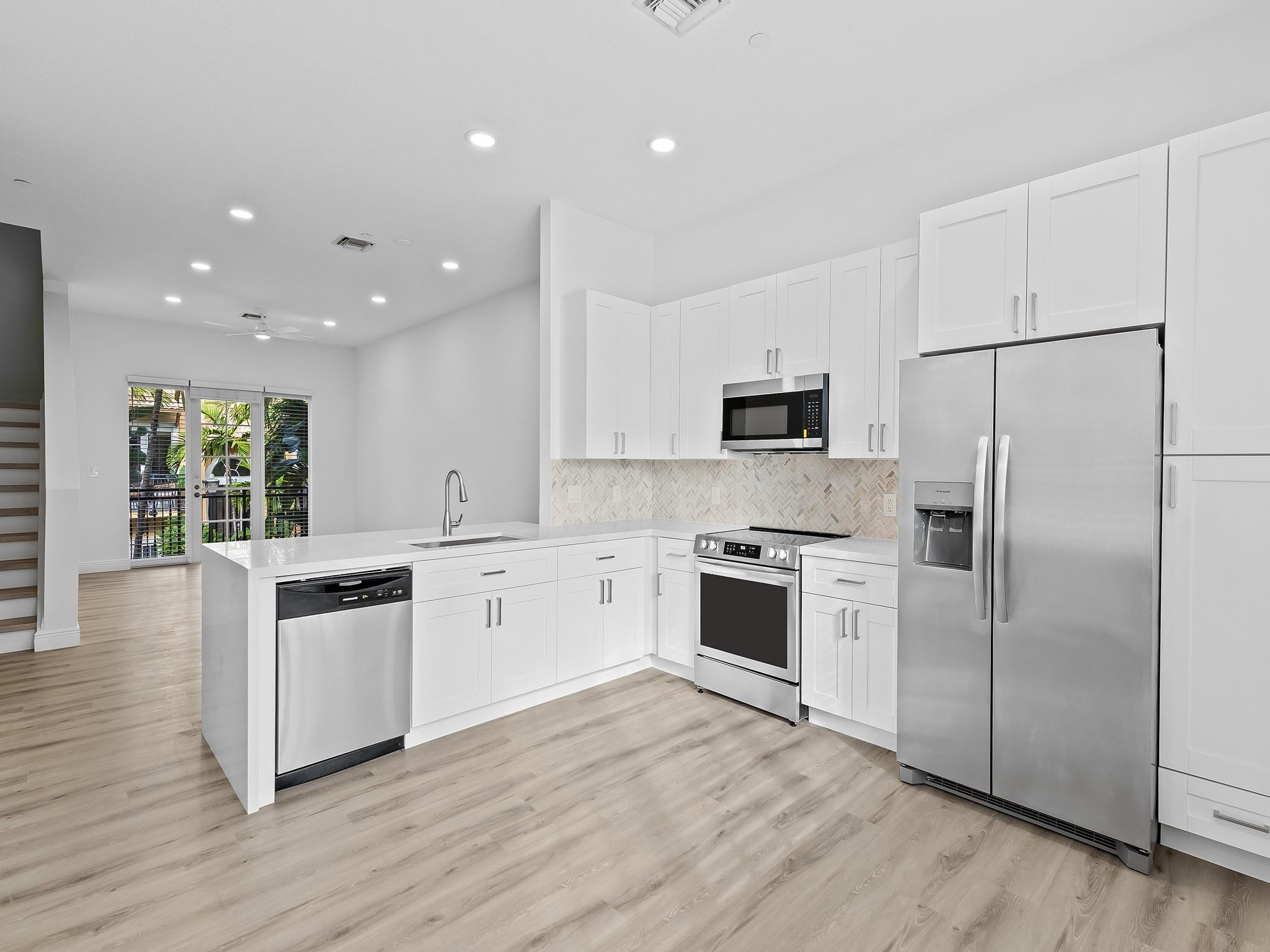 510 SE 7th St 403