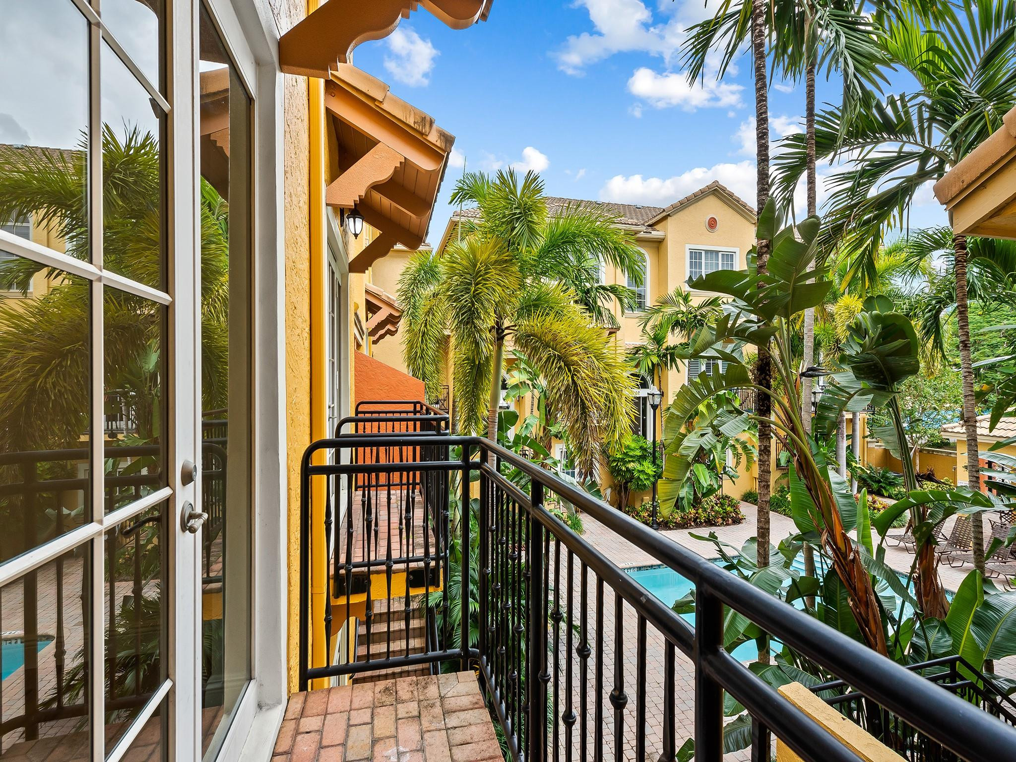 506 SE 7th St 305