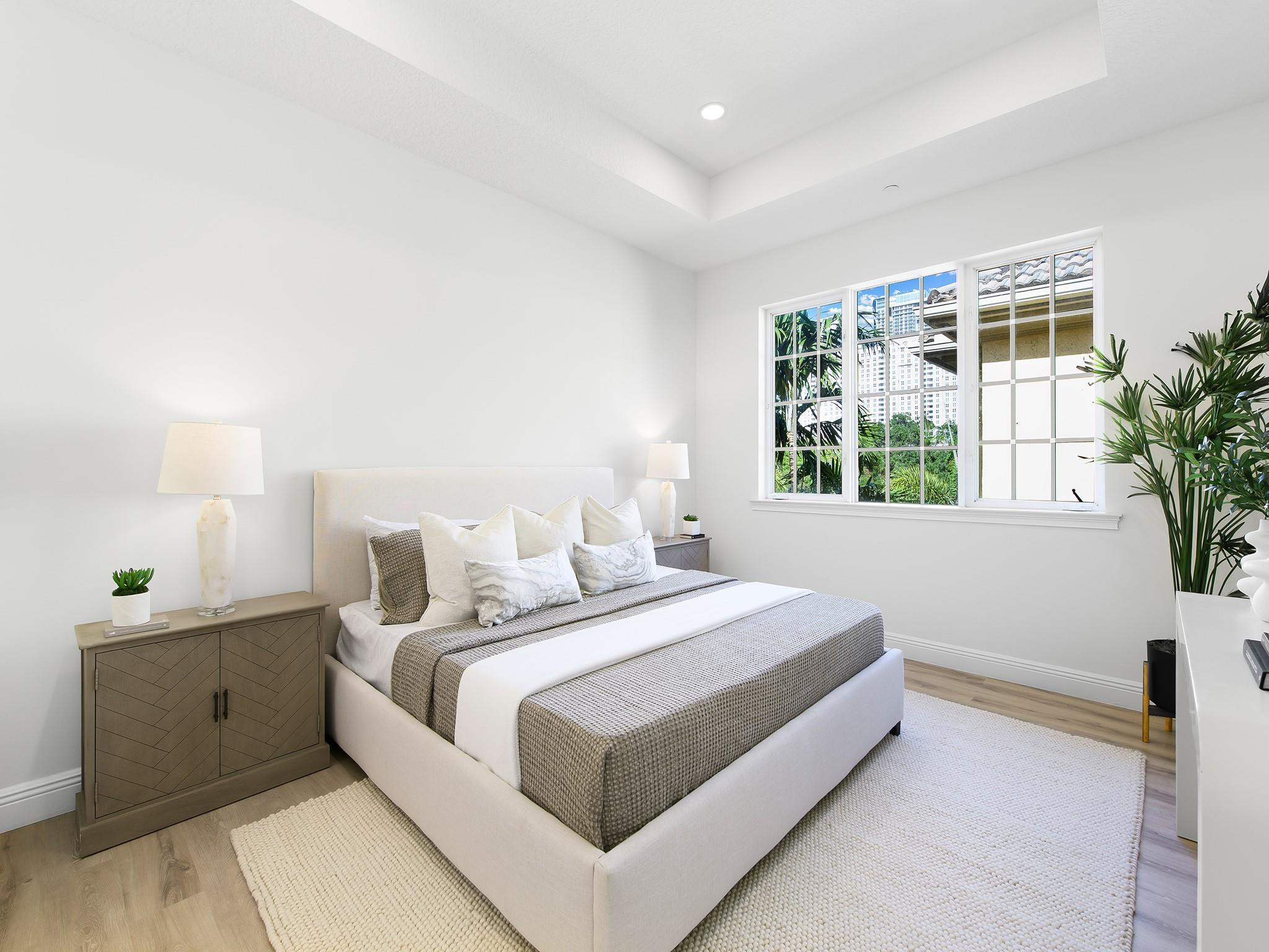 506 SE 7th St 305