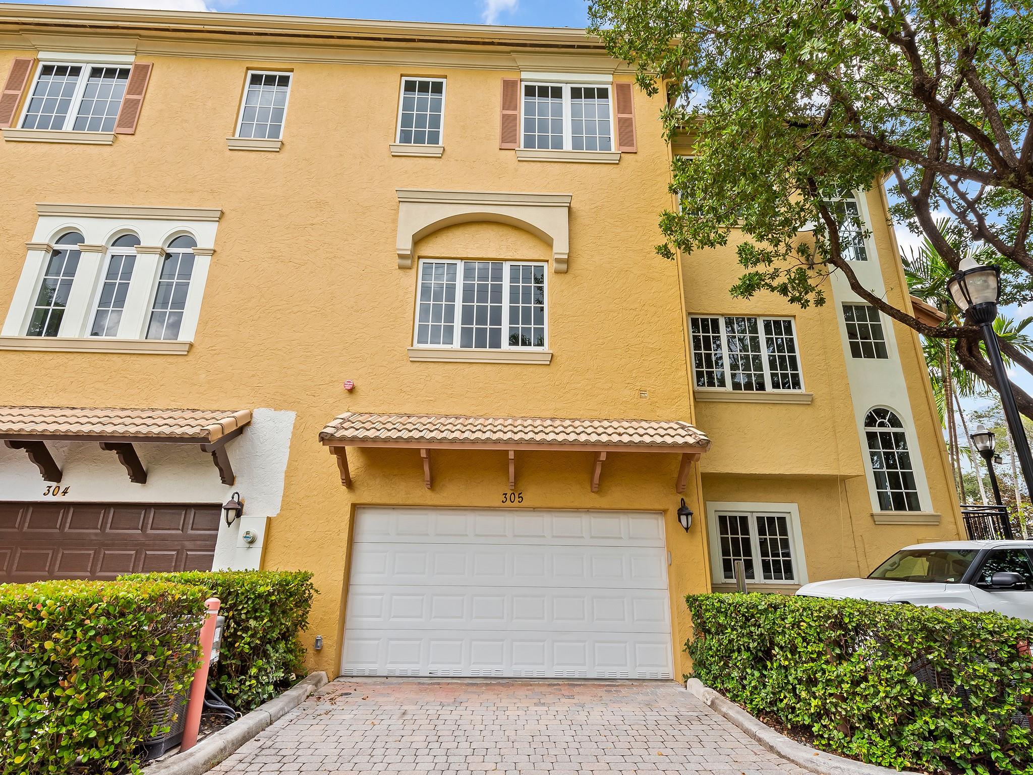 506 SE 7th St 305
