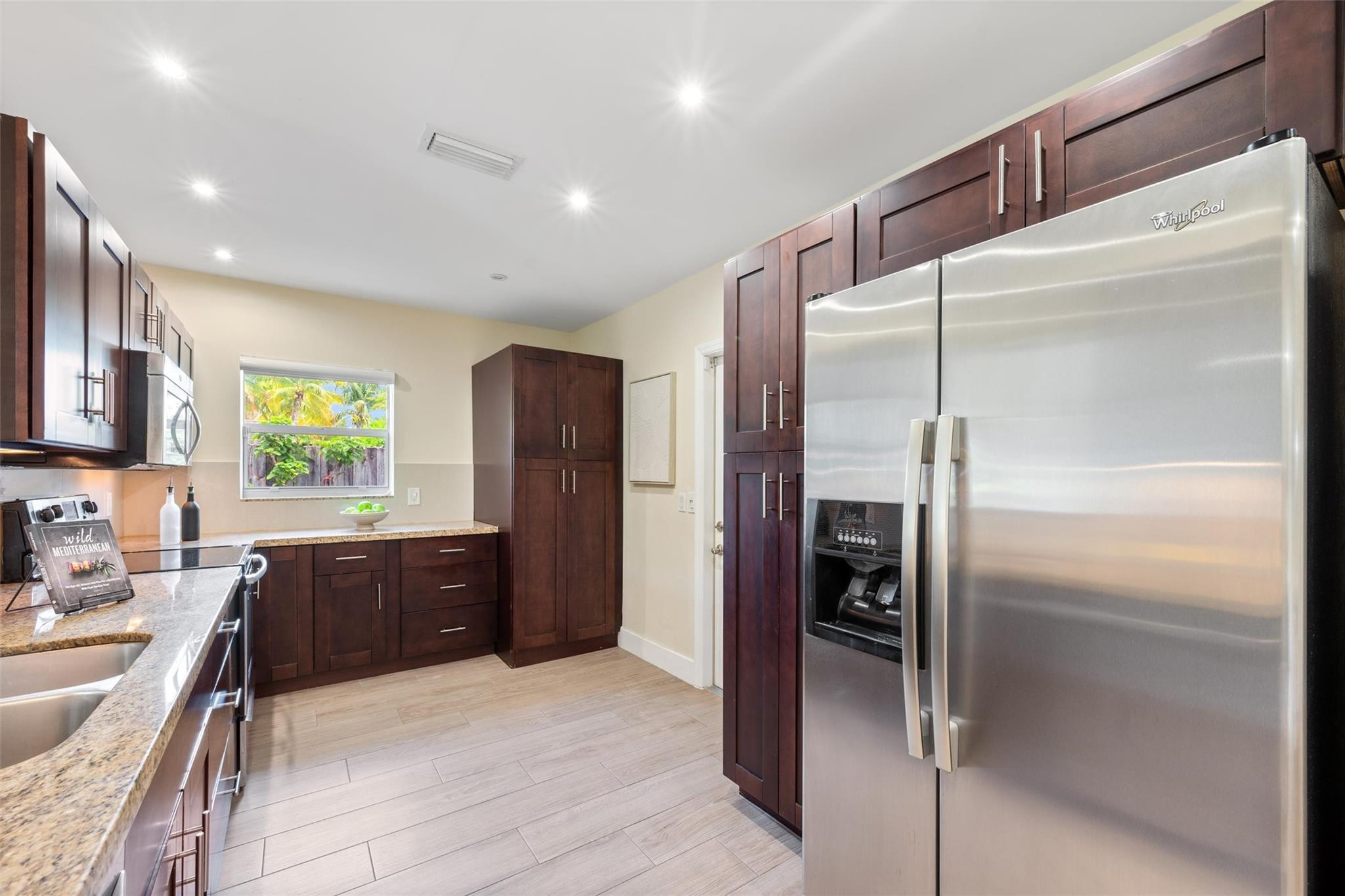 1614 NE 14TH ST