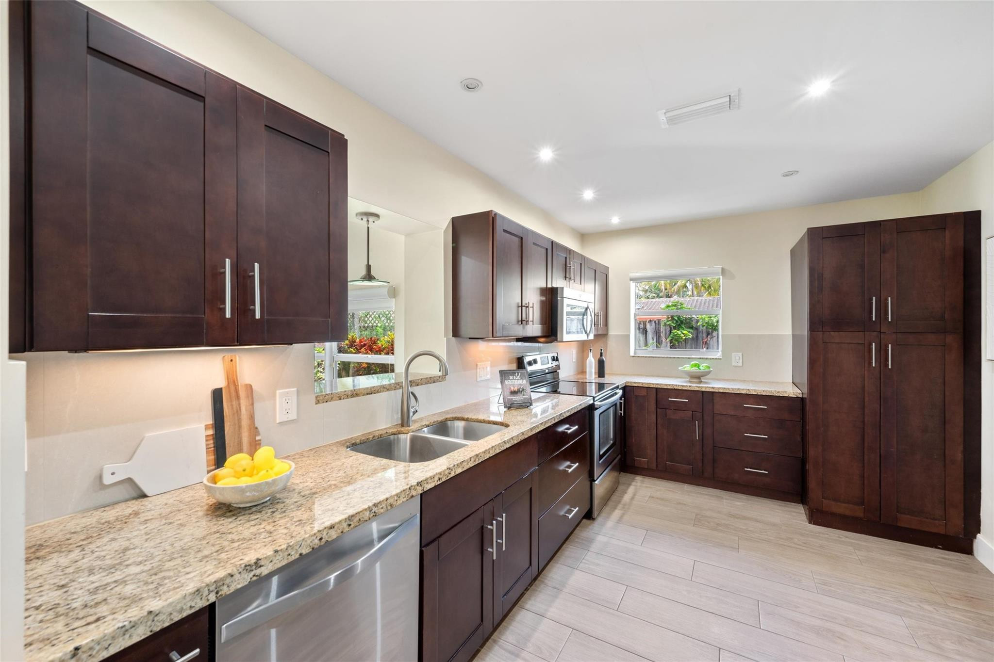 1614 NE 14TH ST