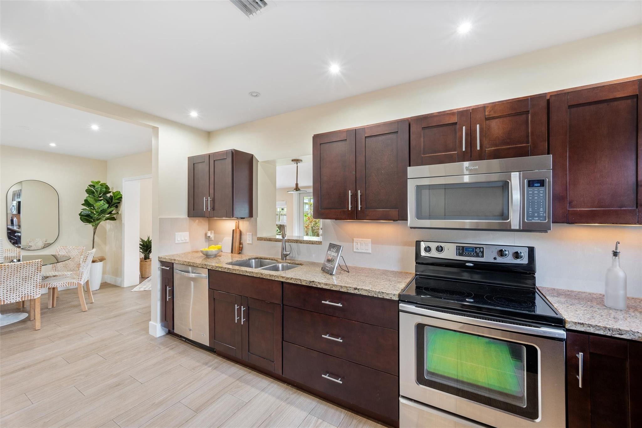 1614 NE 14TH ST