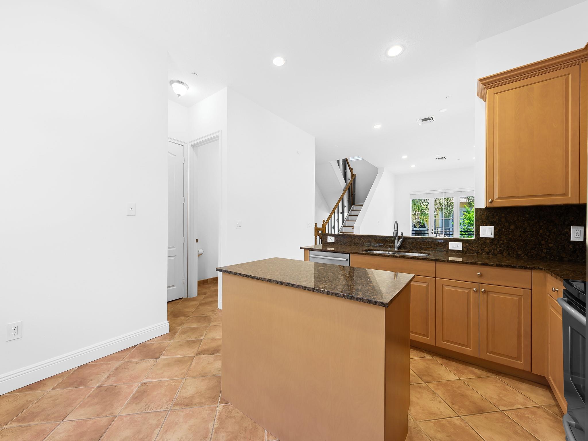 510 SE 7th St 401