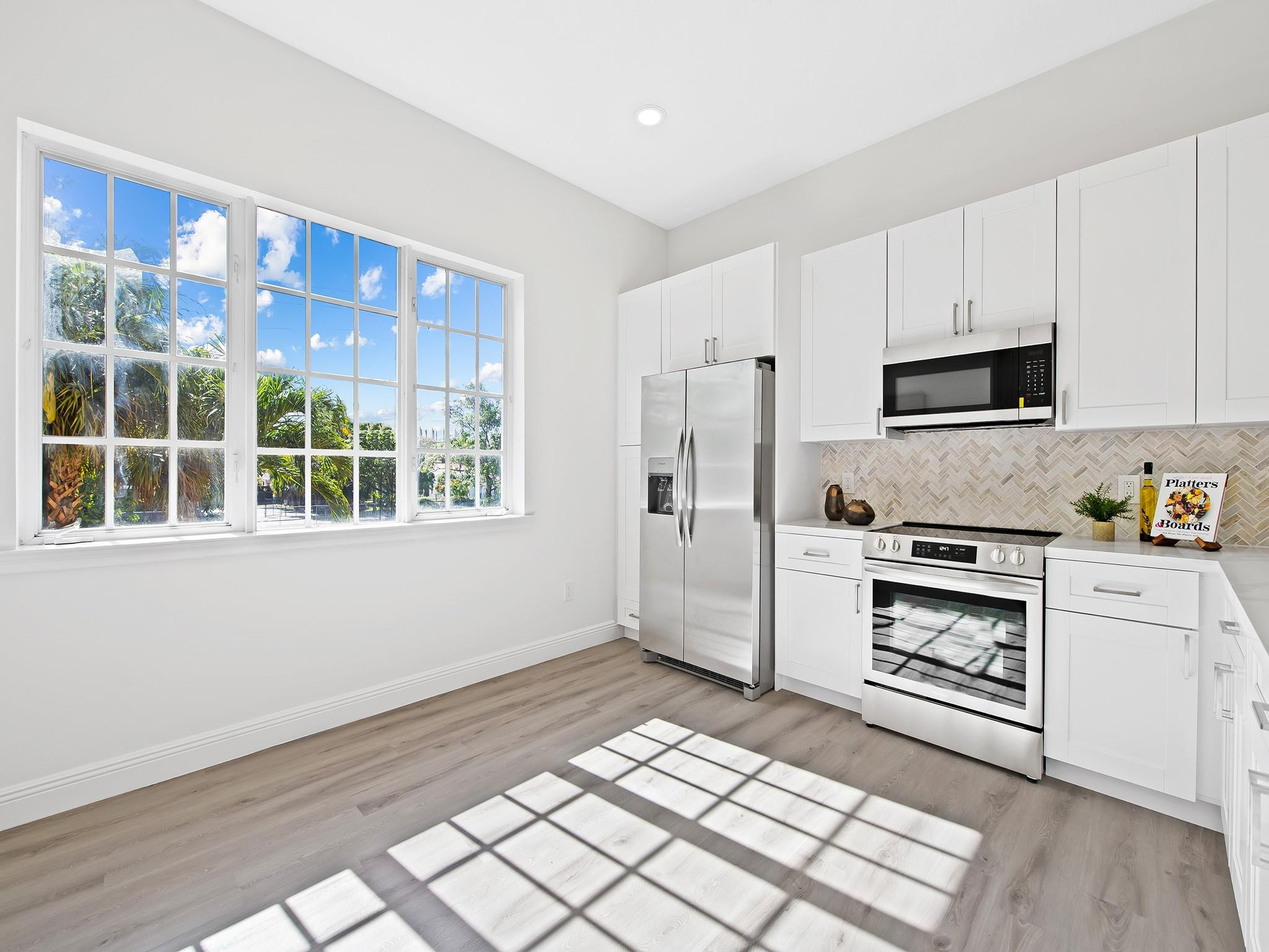 506 SE 7th St 305