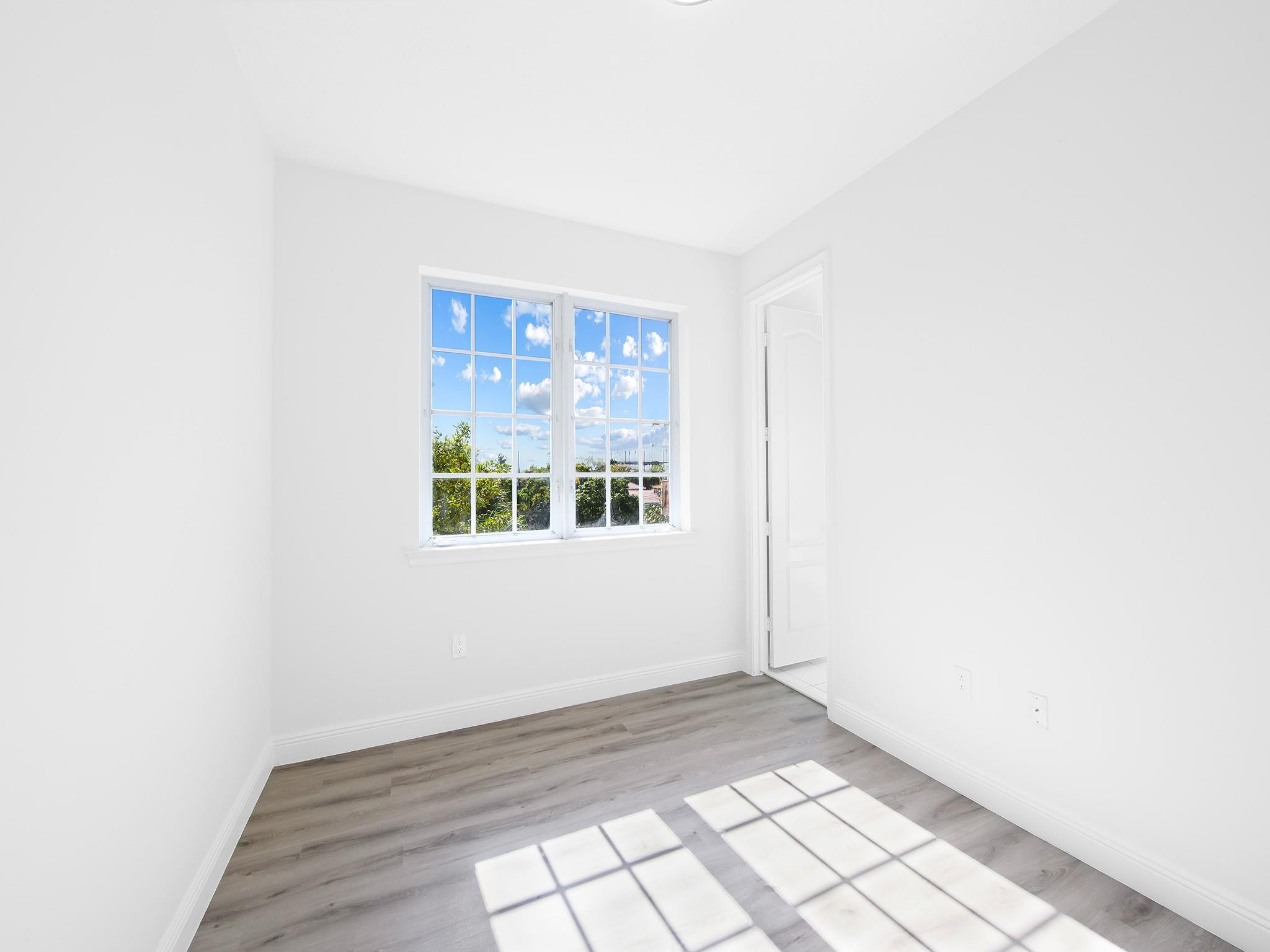 506 SE 7th St 305