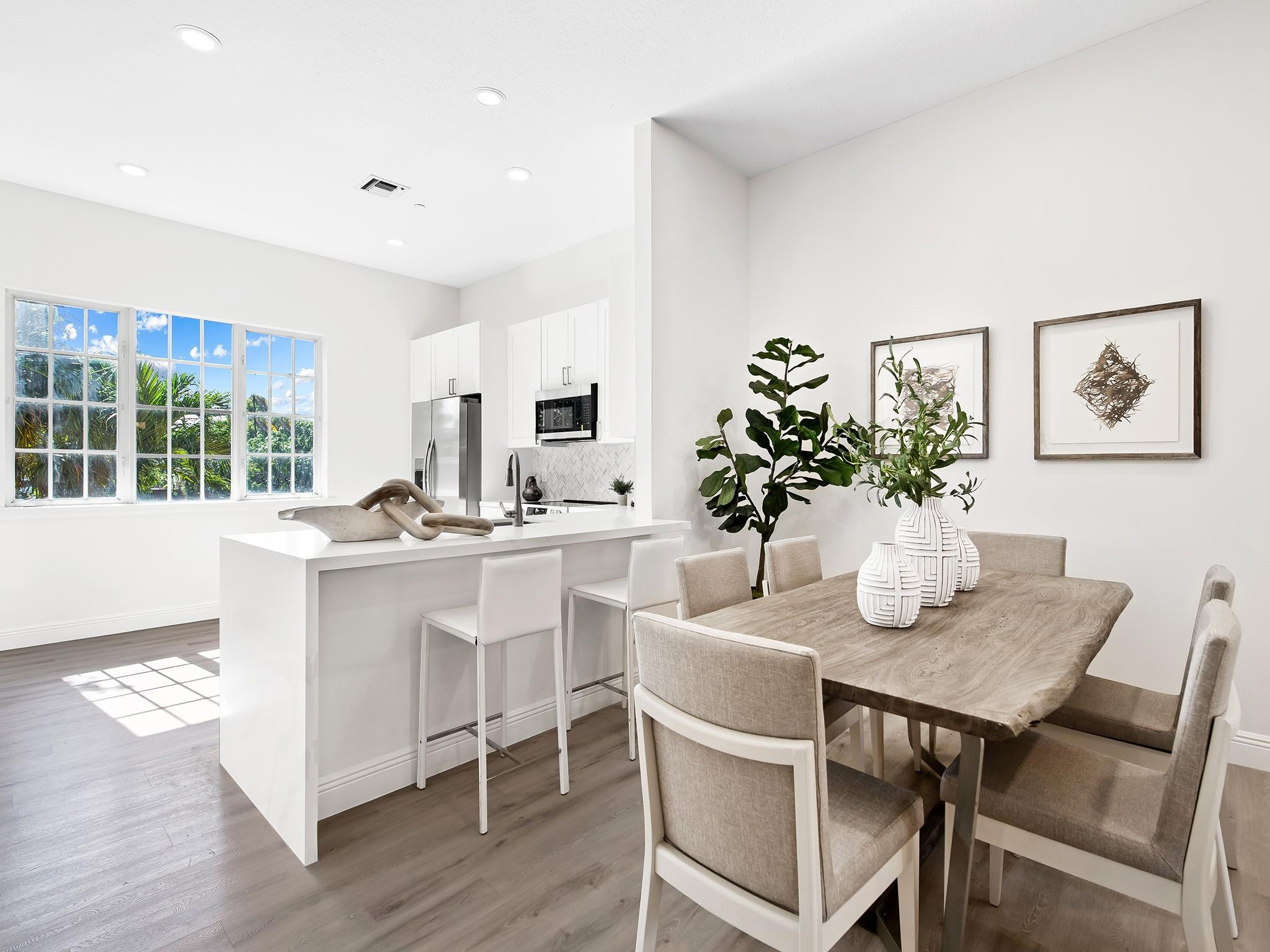 506 SE 7th St 305