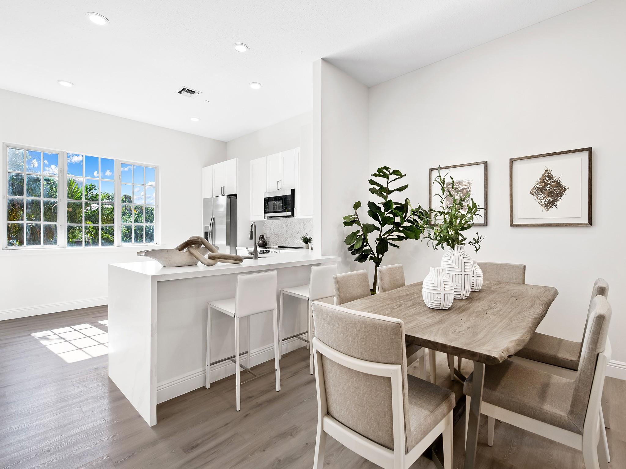 506 SE 7th St 305