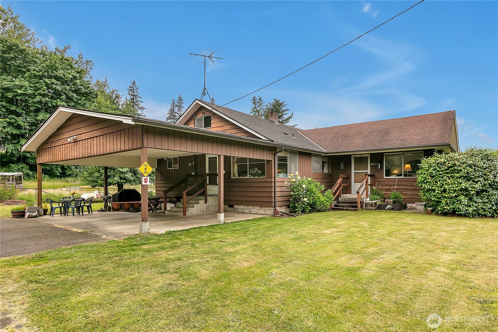 Secluded Equestrian Hobby Farm on 2+ Acres