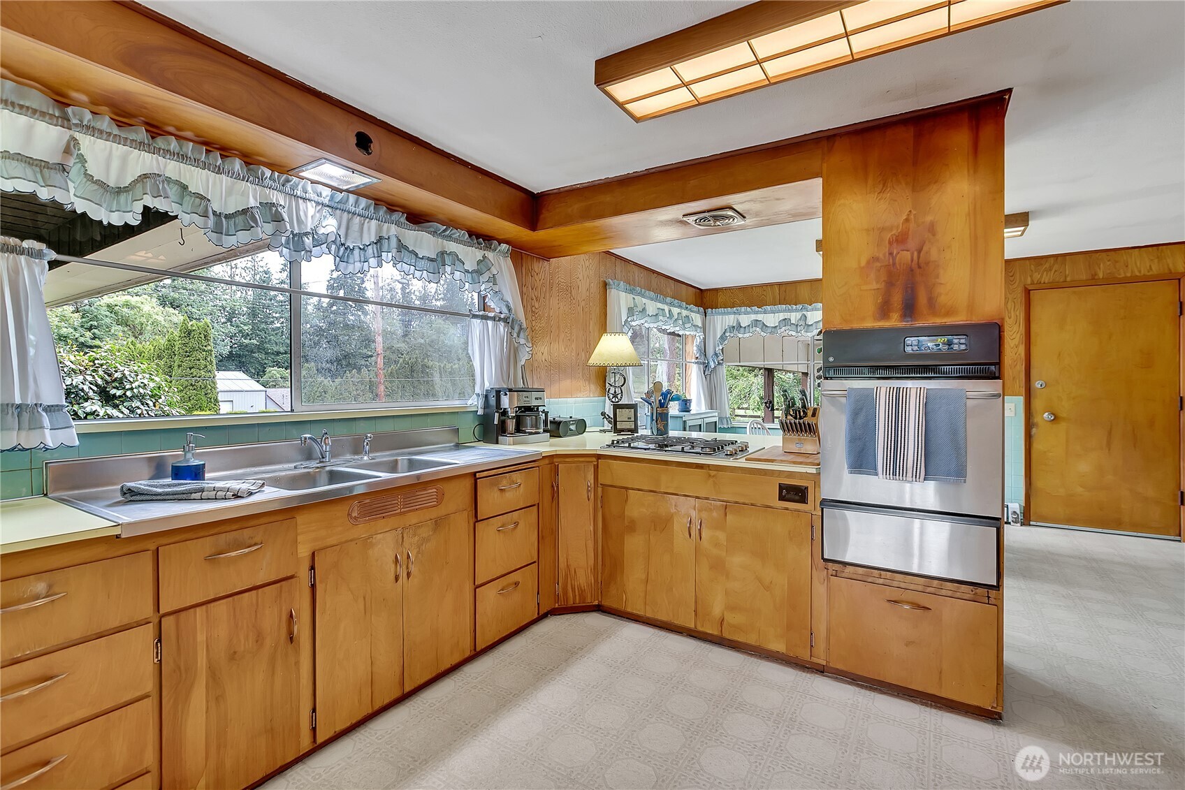 Secluded Equestrian Hobby Farm on 2+ Acres