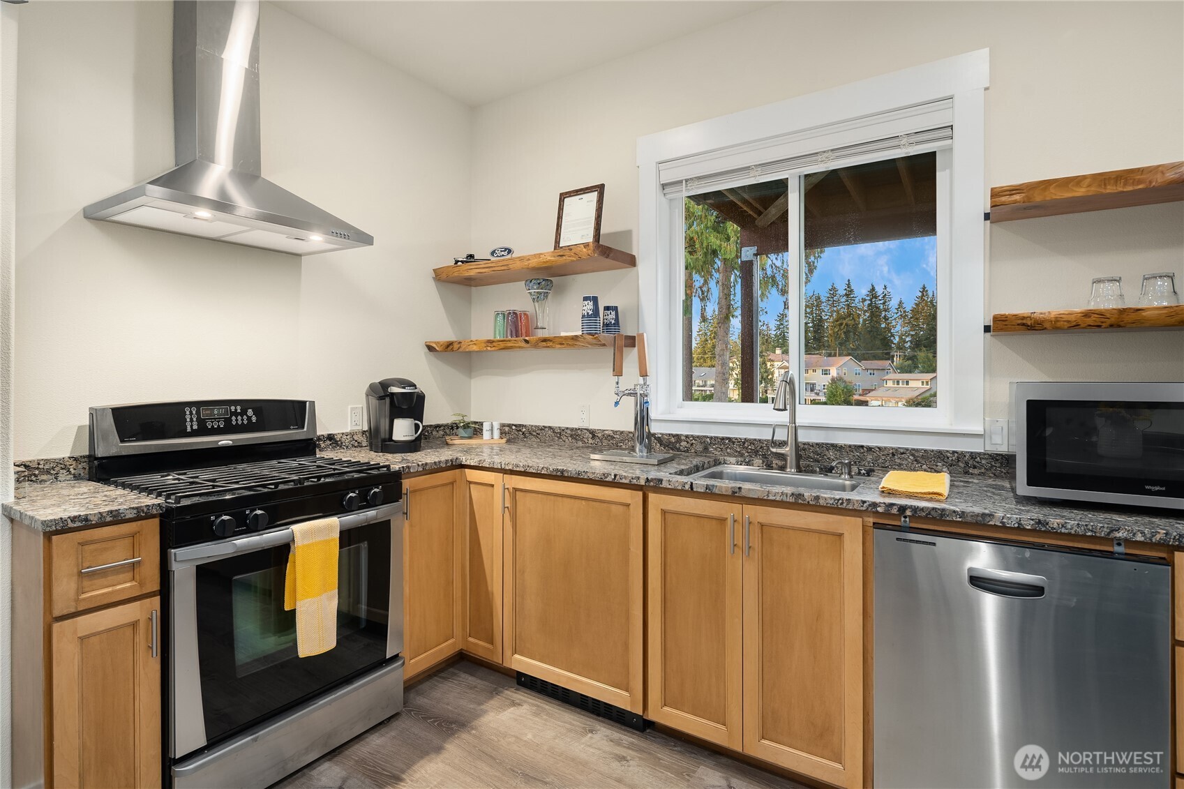 95’ of East-facing Lake Tapps Waterfront