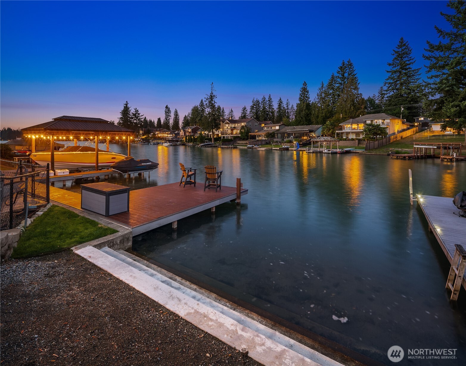 95’ of East-facing Lake Tapps Waterfront