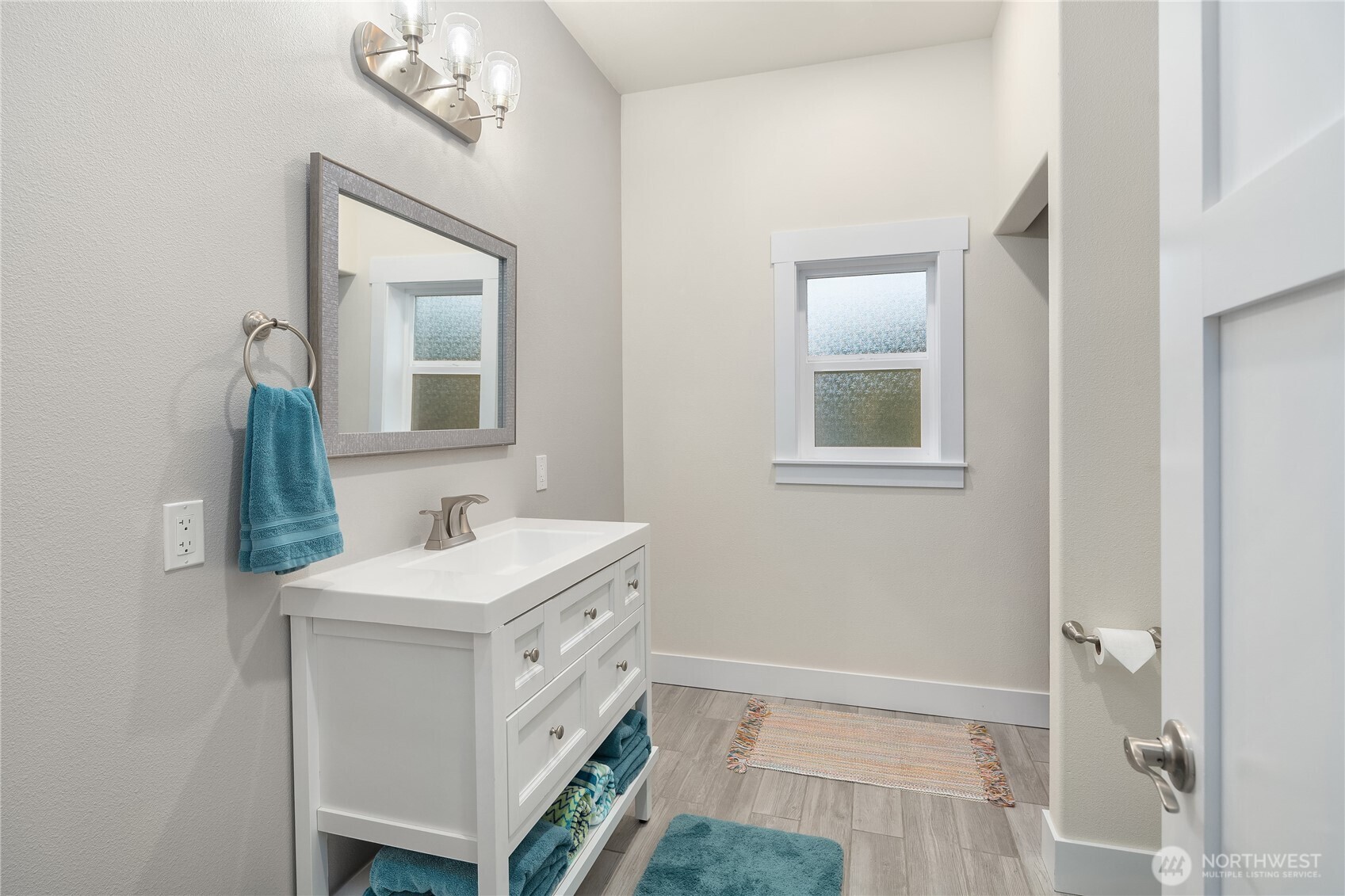 95’ of East-facing Lake Tapps Waterfront