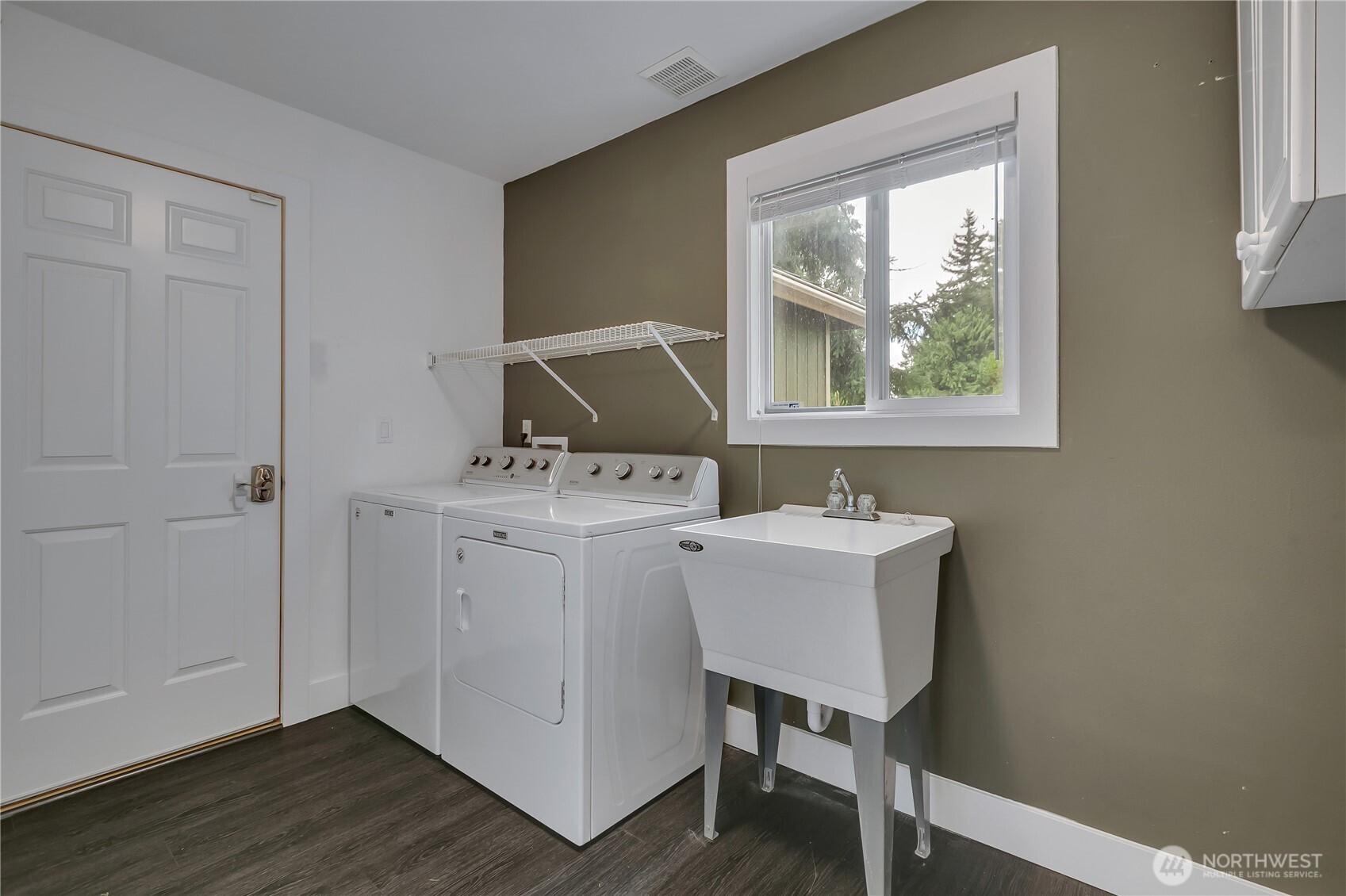 Fully Remodeled 3 Bed 2.5 Bath on .40 Acres 