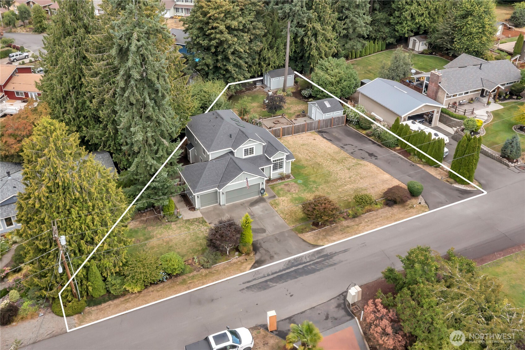 Fully Remodeled 3 Bed 2.5 Bath on .40 Acres 