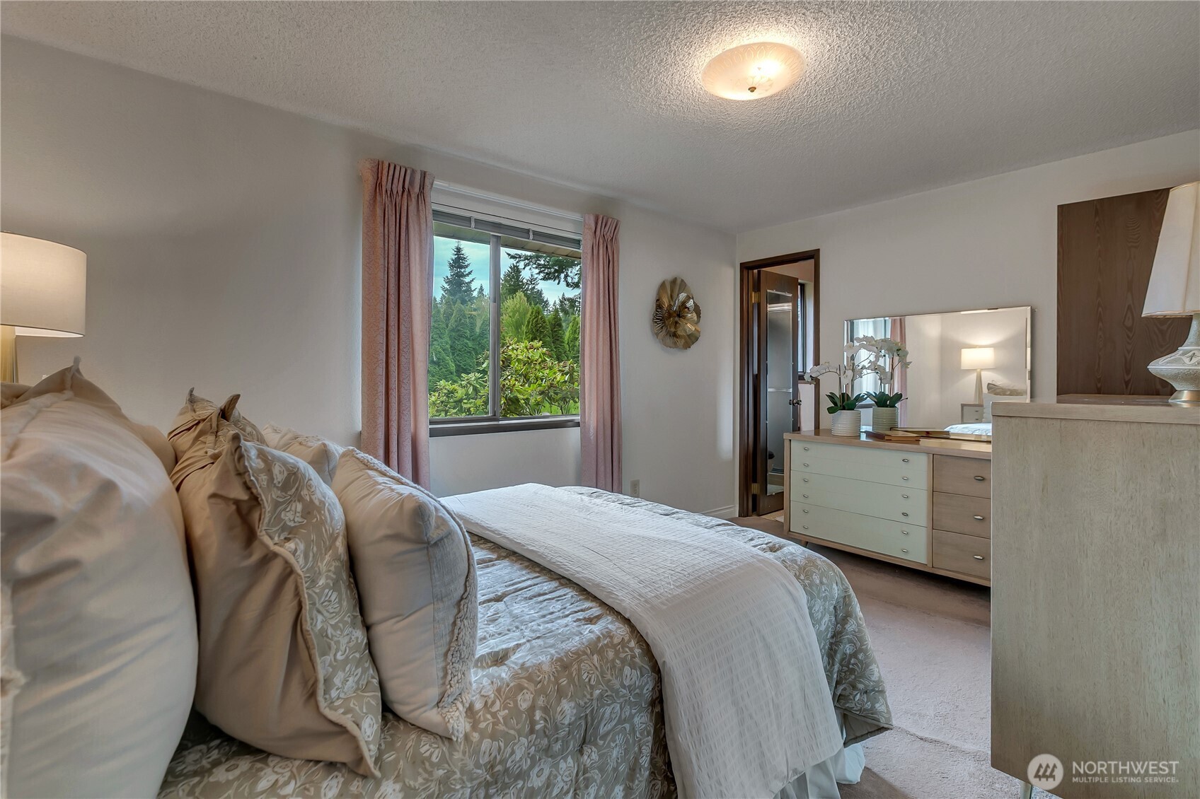 Charming Bonney Lake Home on Large Private Lot