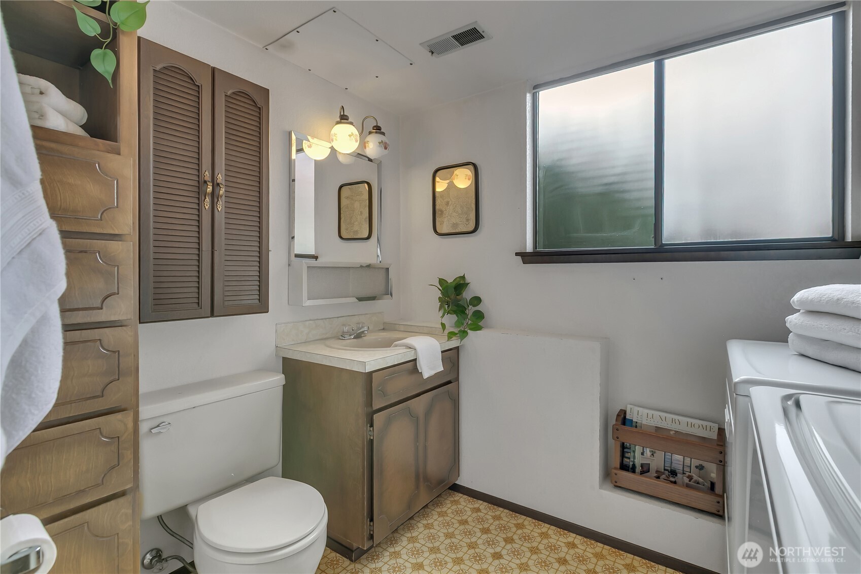 Charming Bonney Lake Home on Large Private Lot