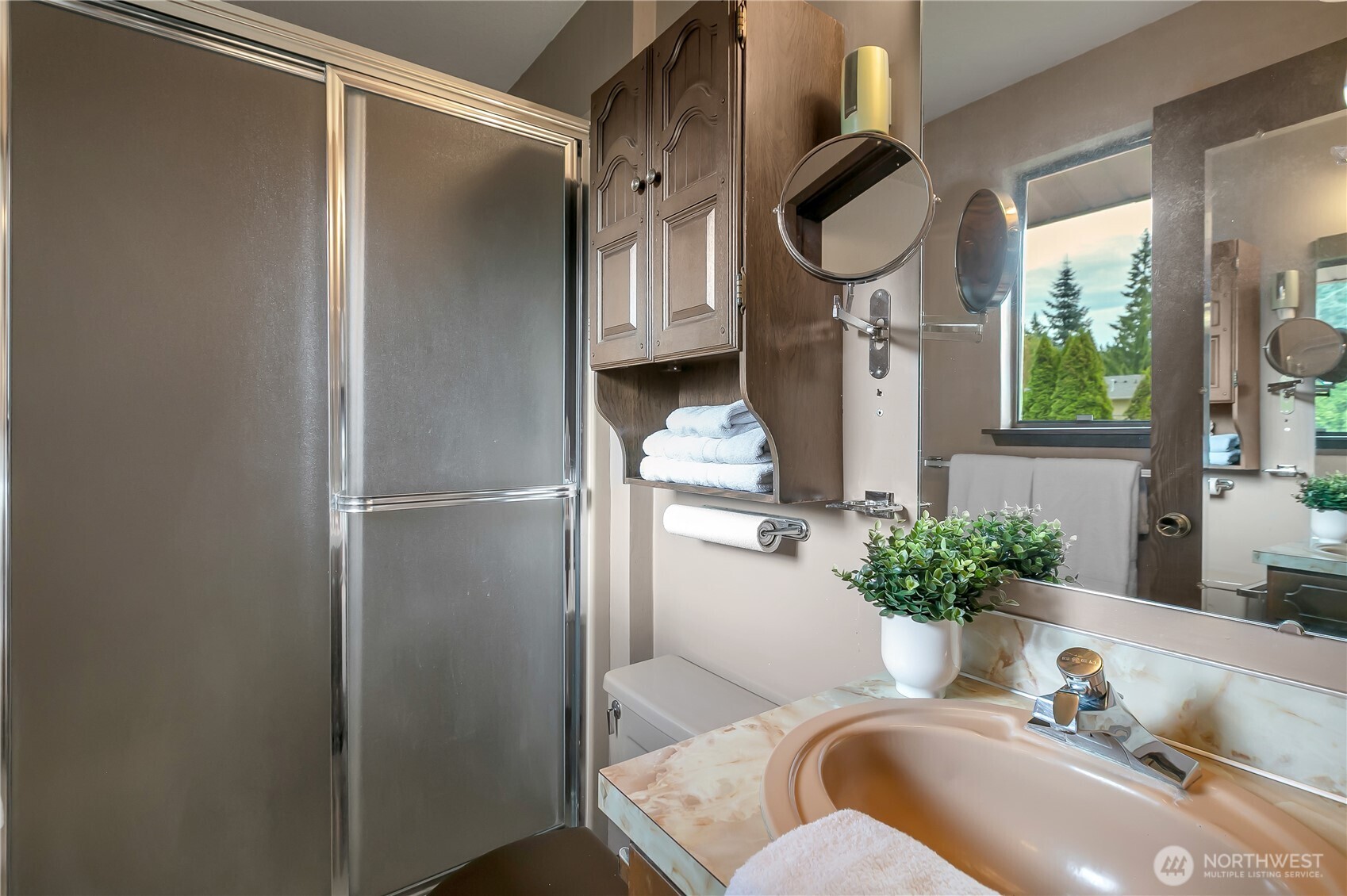 Charming Bonney Lake Home on Large Private Lot