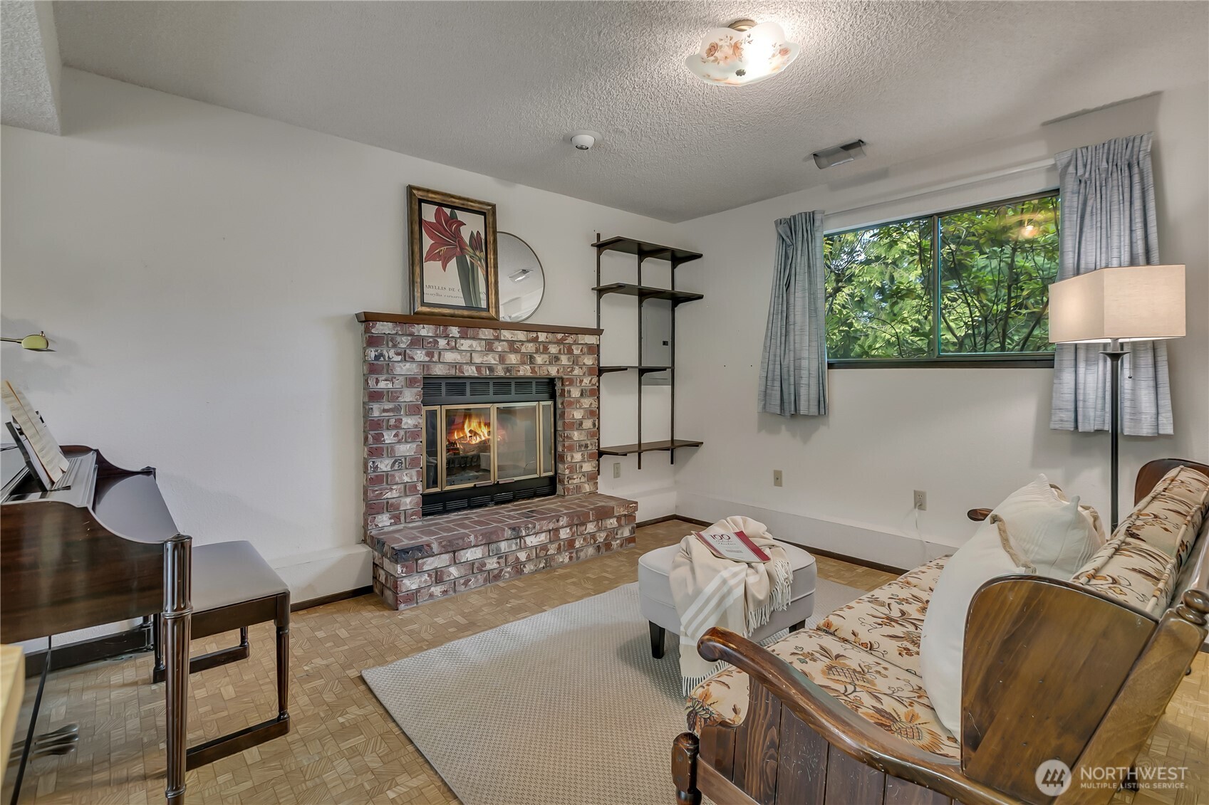 Charming Bonney Lake Home on Large Private Lot