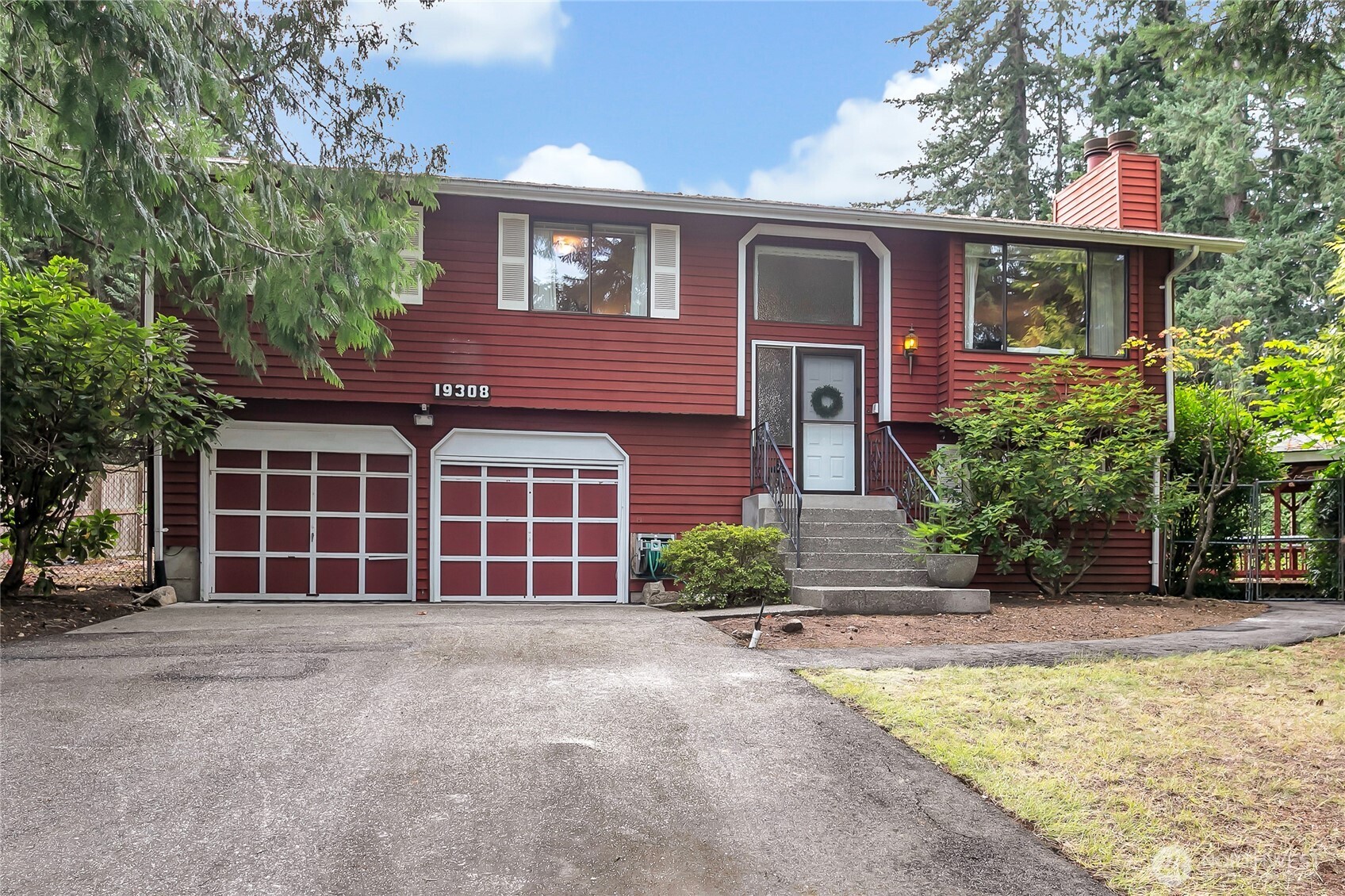Charming Bonney Lake Home on Large Private Lot